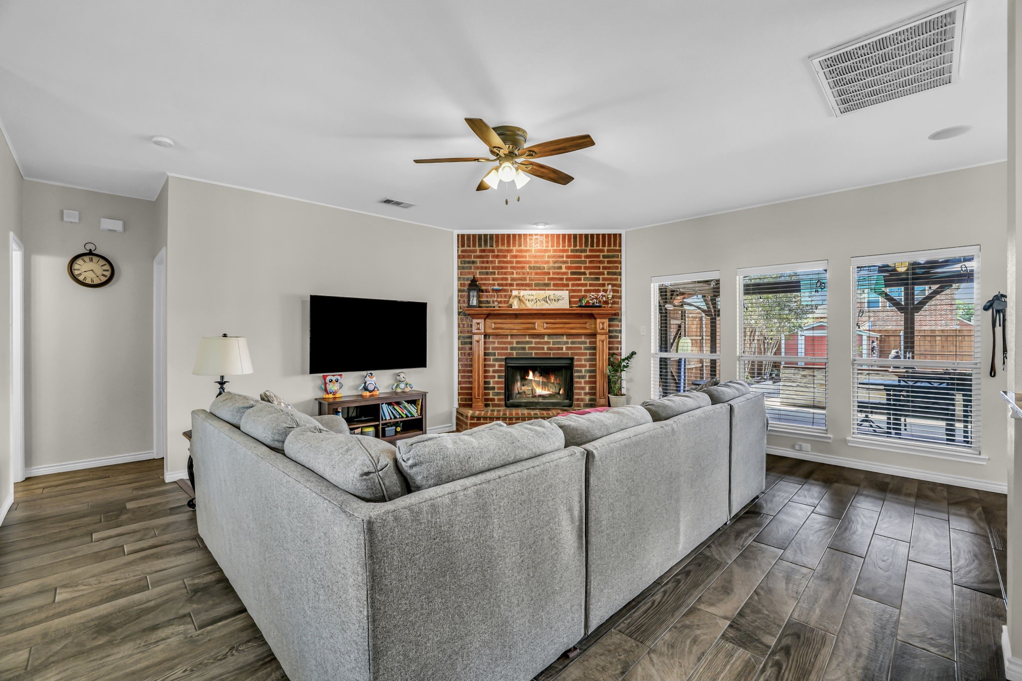1216 Majestic Way