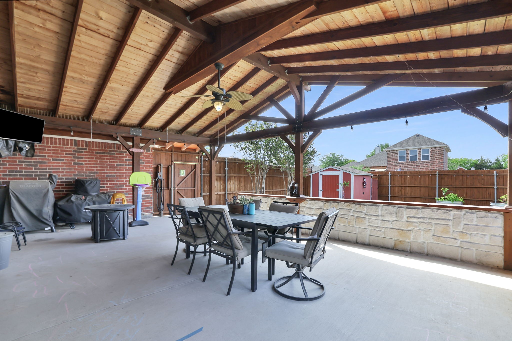 1216 Majestic Way