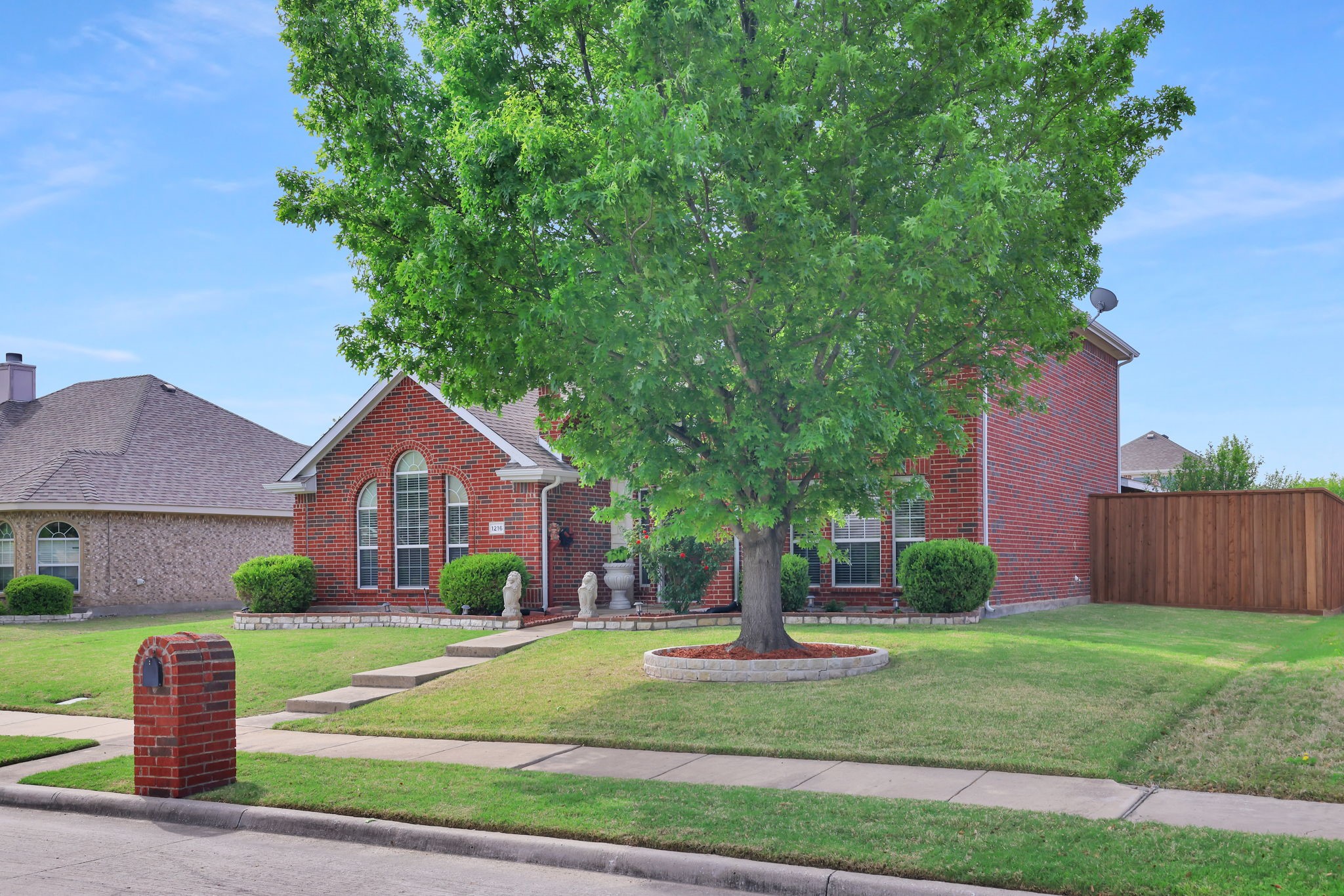 1216 Majestic Way