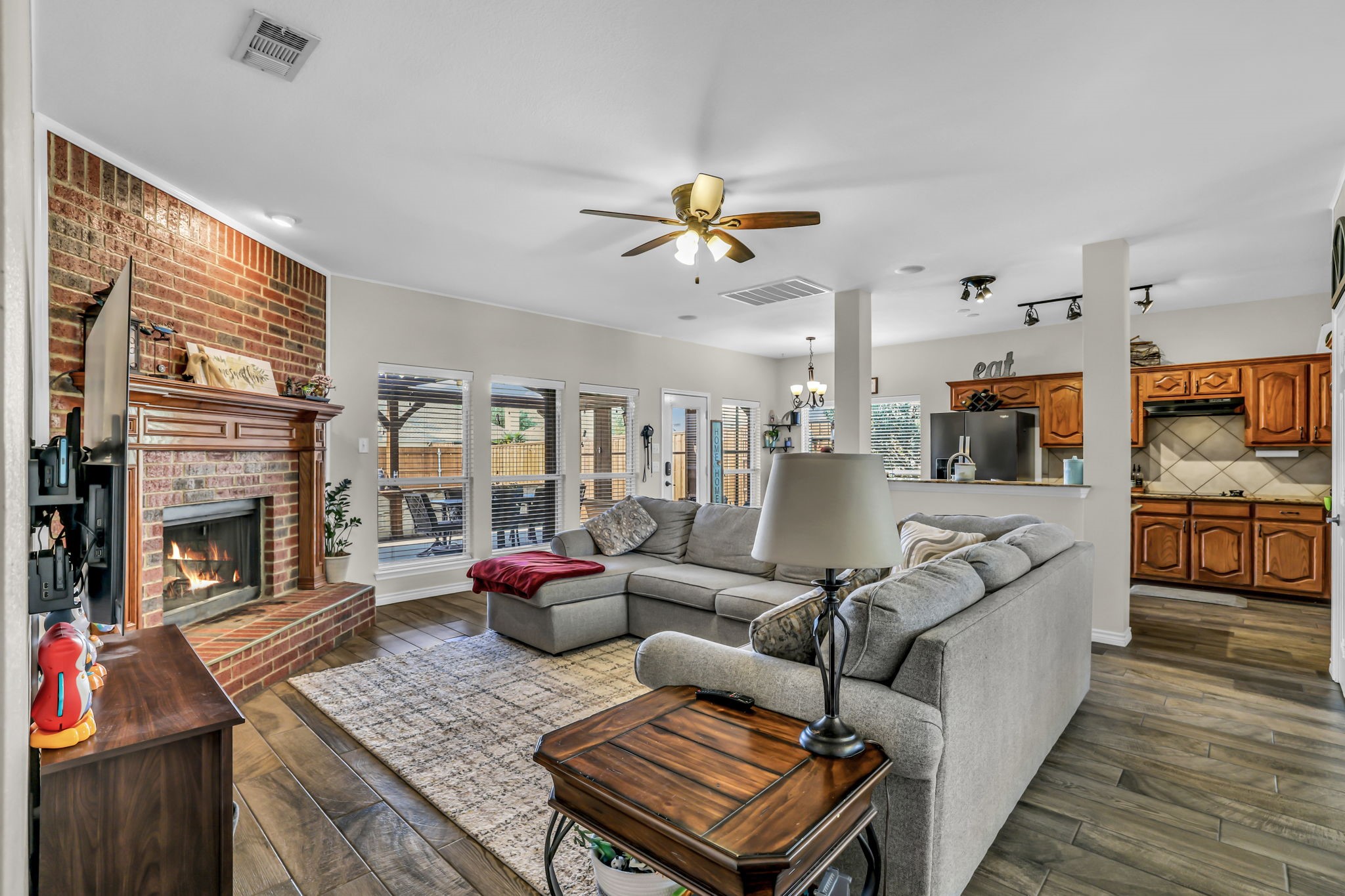 1216 Majestic Way
