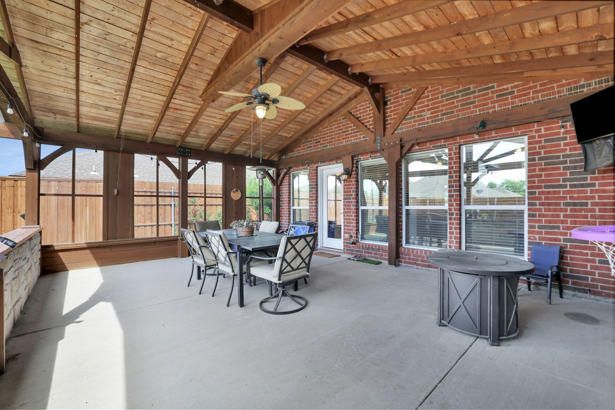 1216 Majestic Way