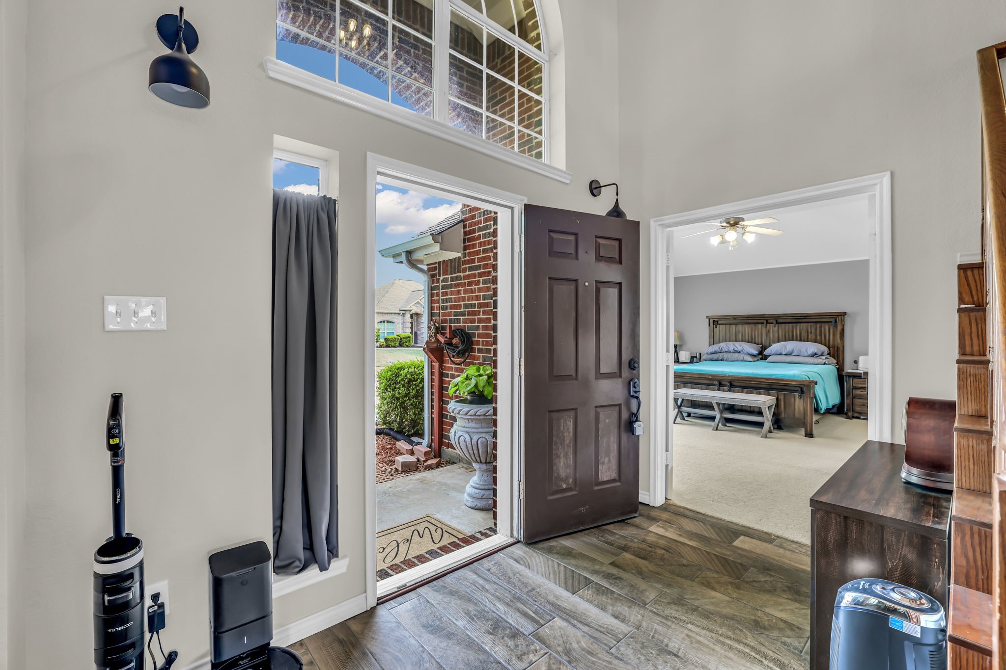 1216 Majestic Way
