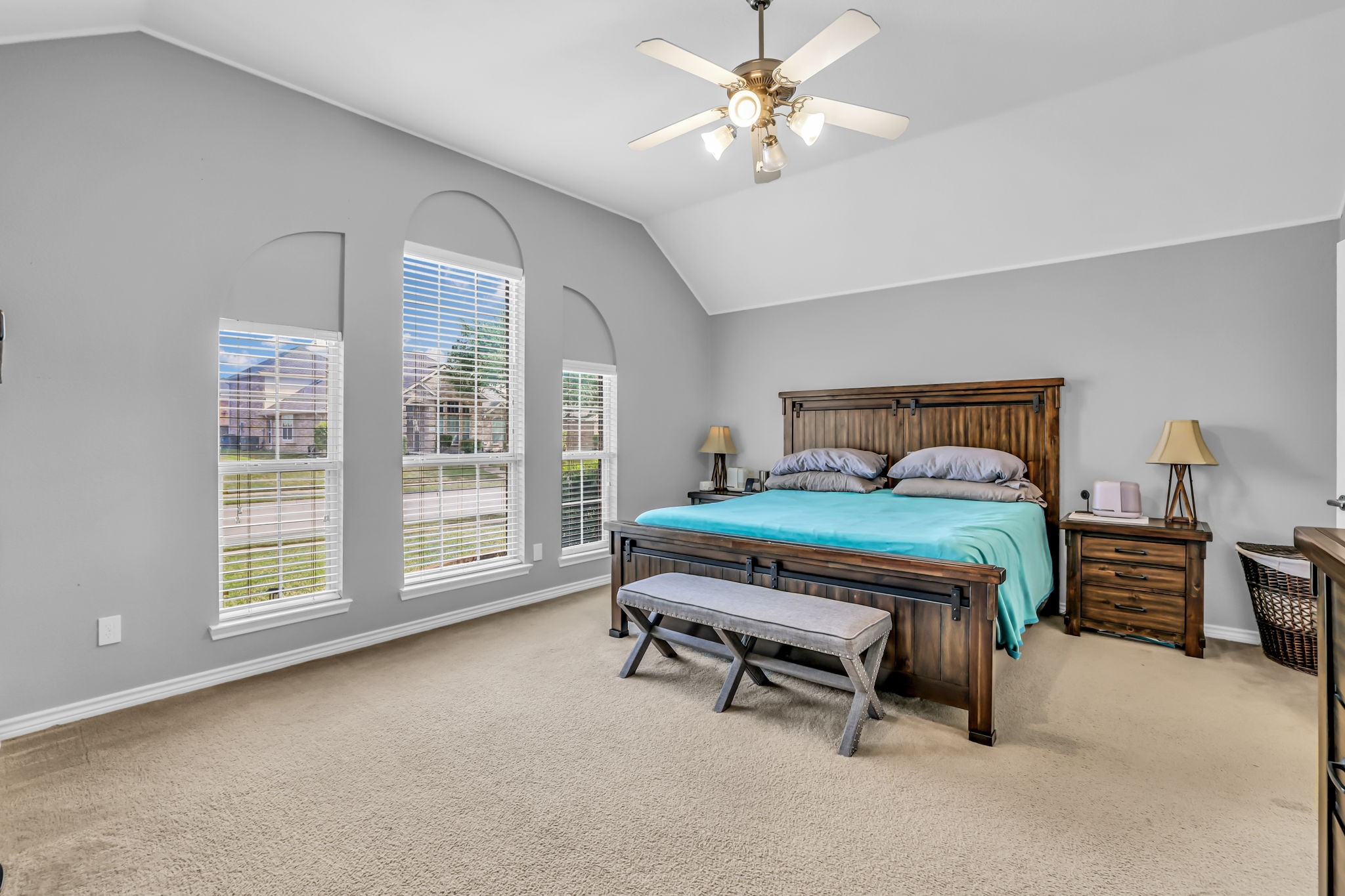 1216 Majestic Way