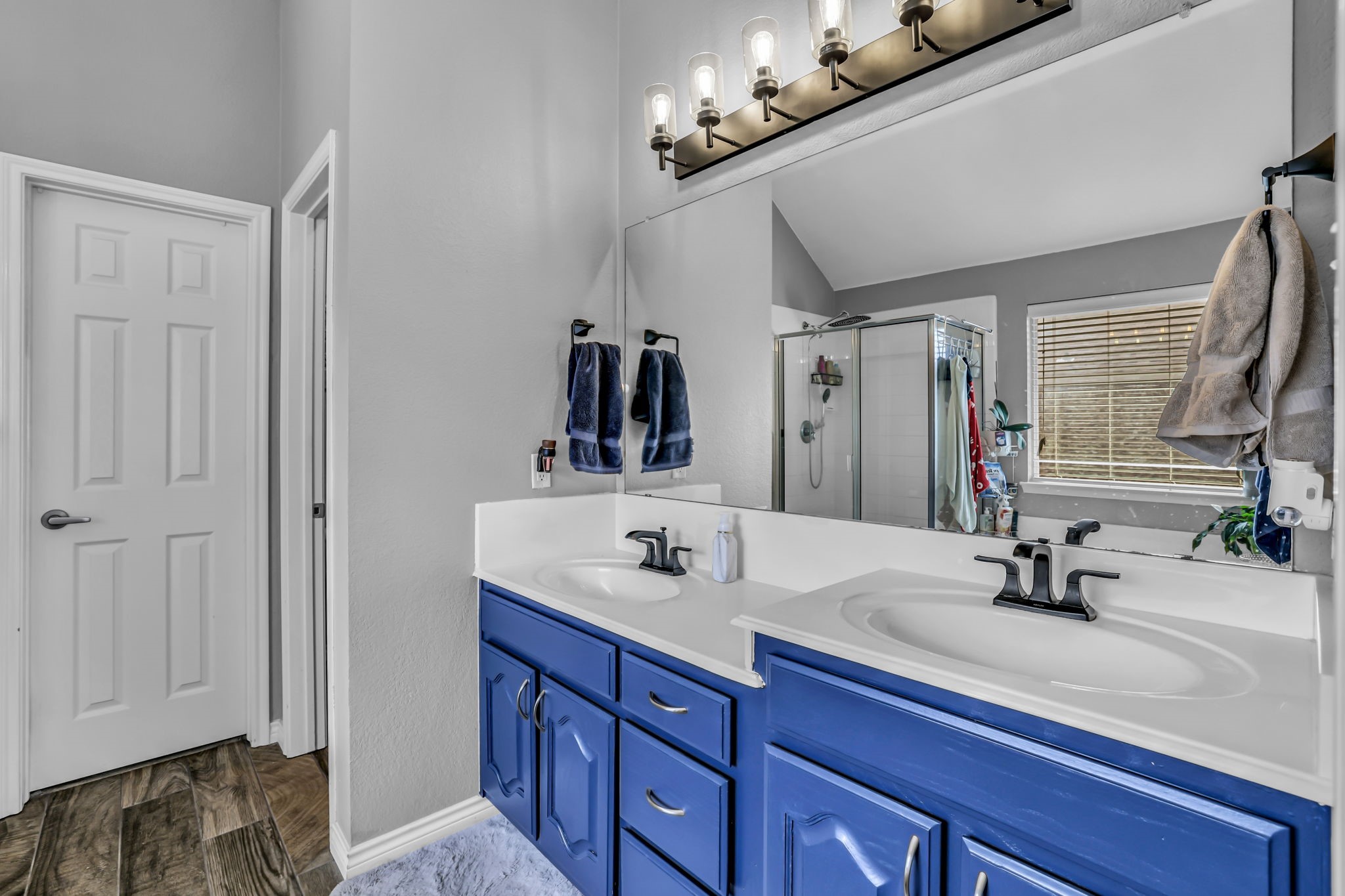 1216 Majestic Way