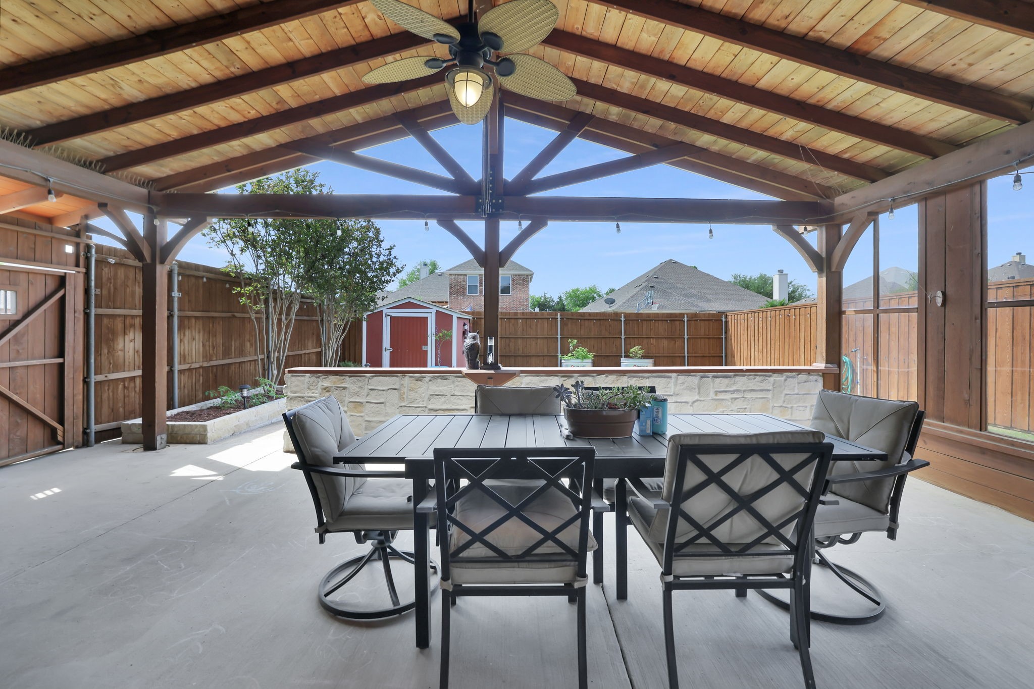 1216 Majestic Way