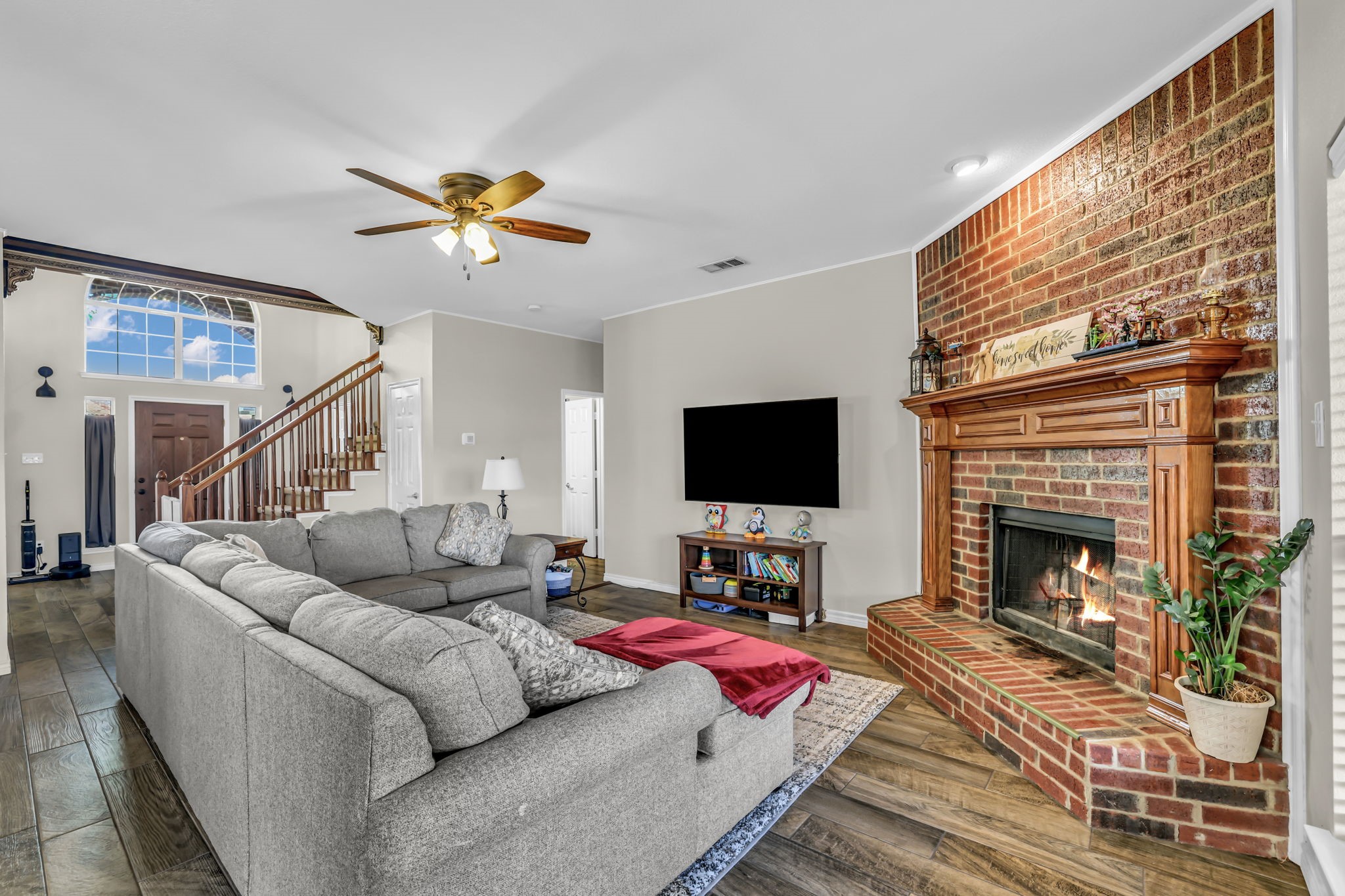 1216 Majestic Way
