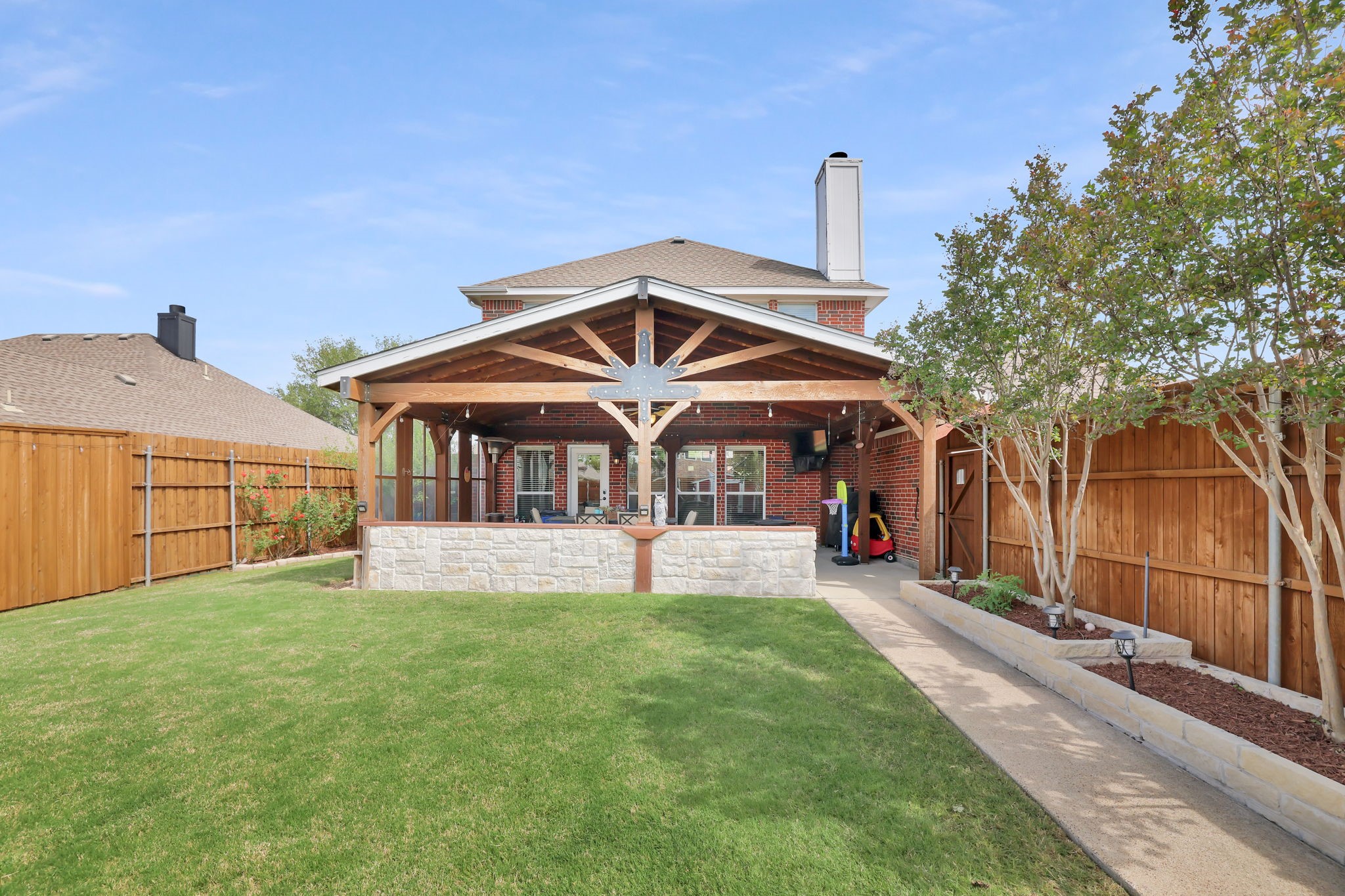 1216 Majestic Way