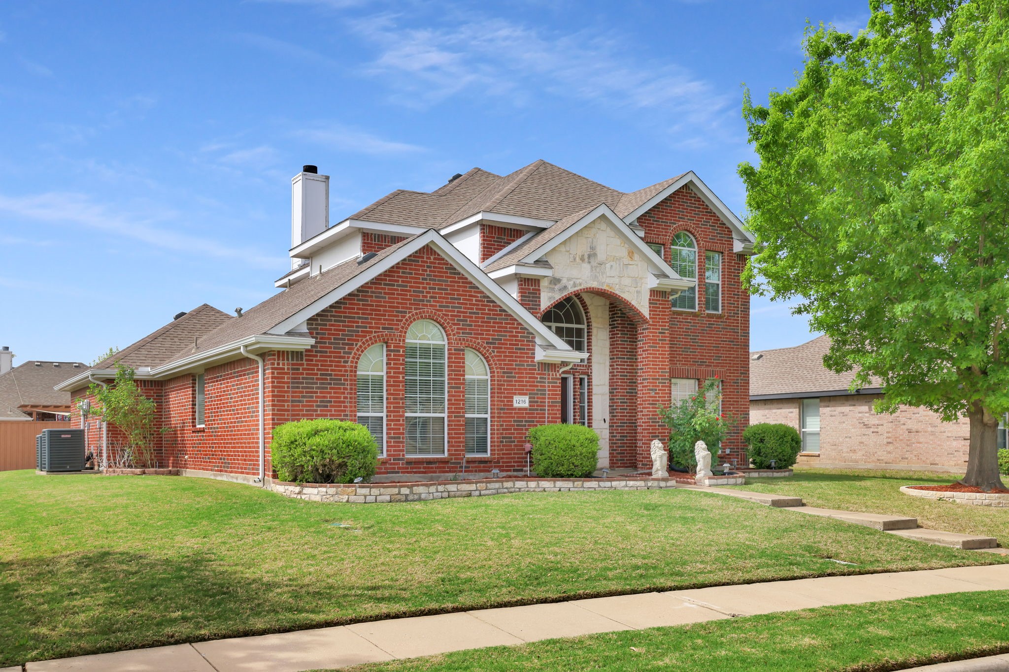 1216 Majestic Way