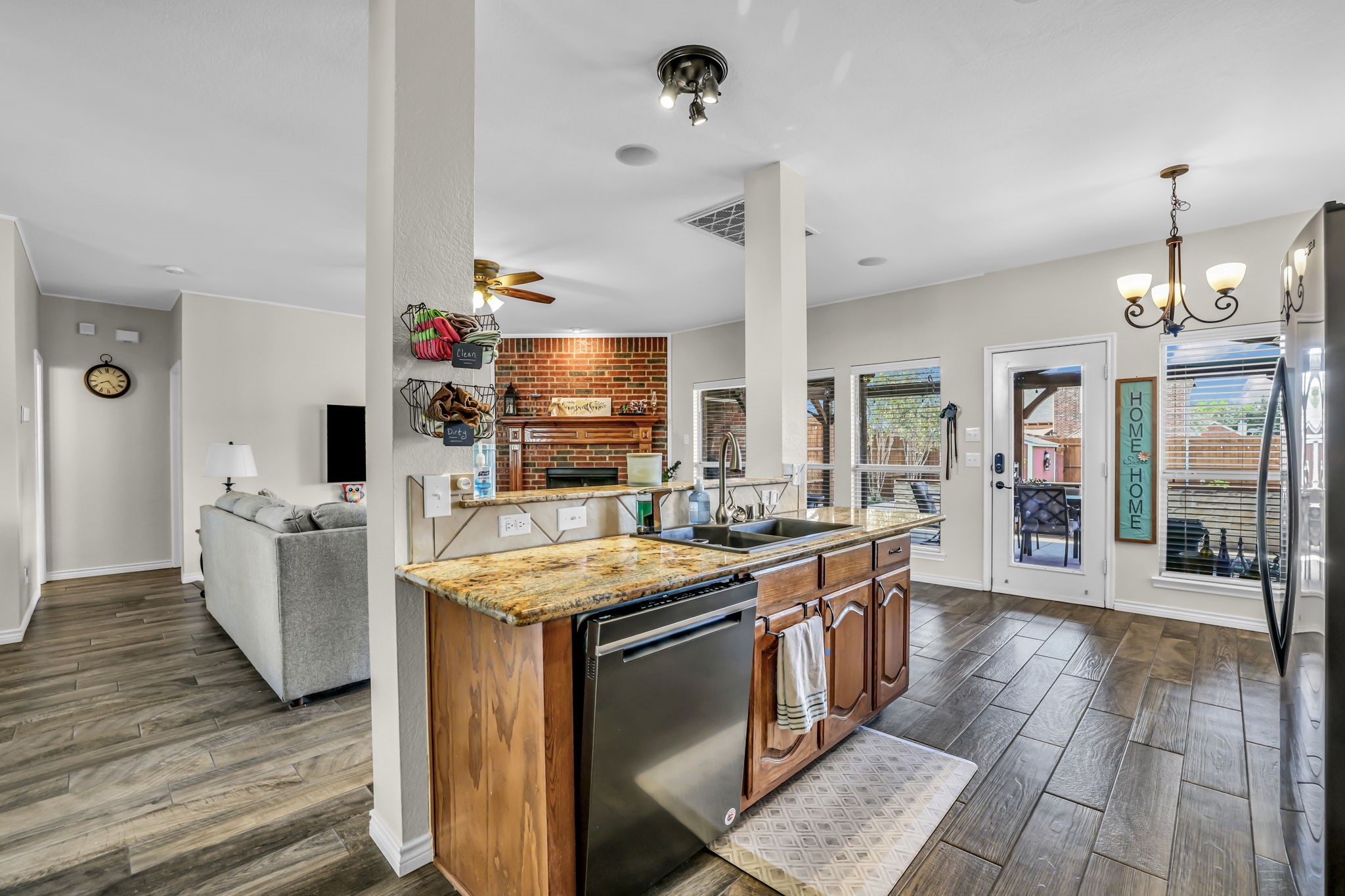 1216 Majestic Way