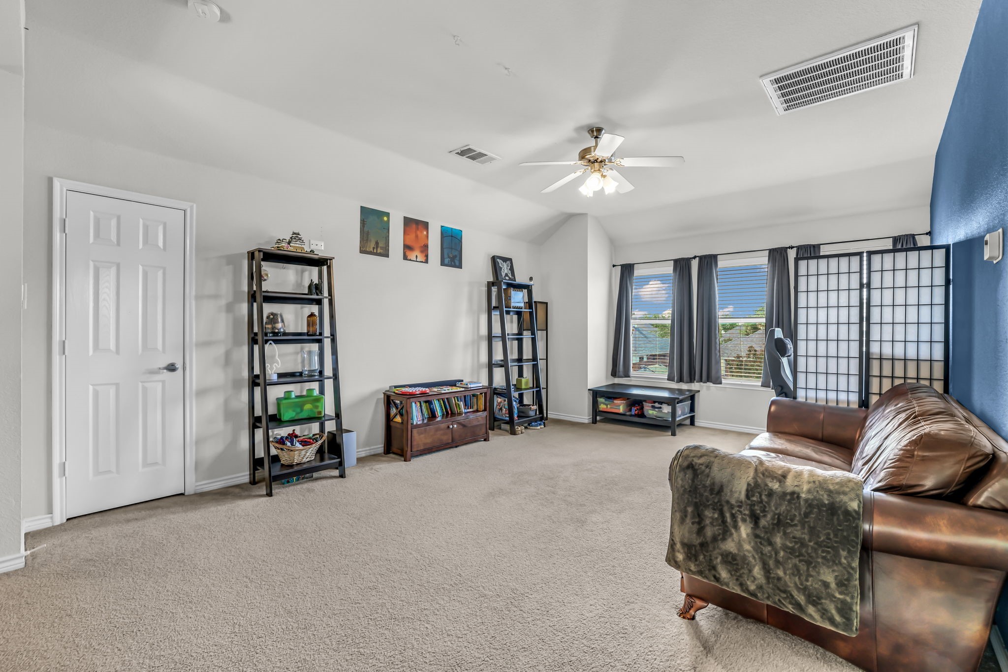 1216 Majestic Way