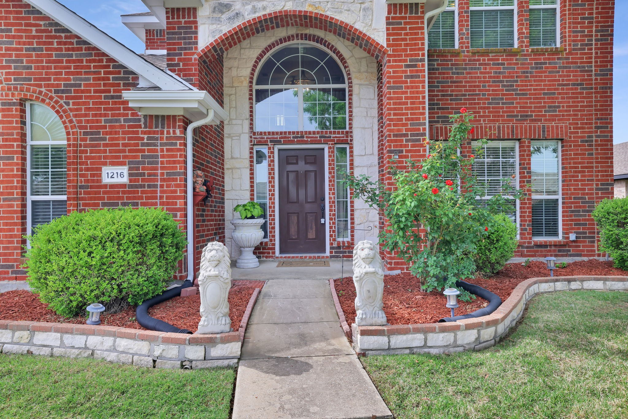 1216 Majestic Way