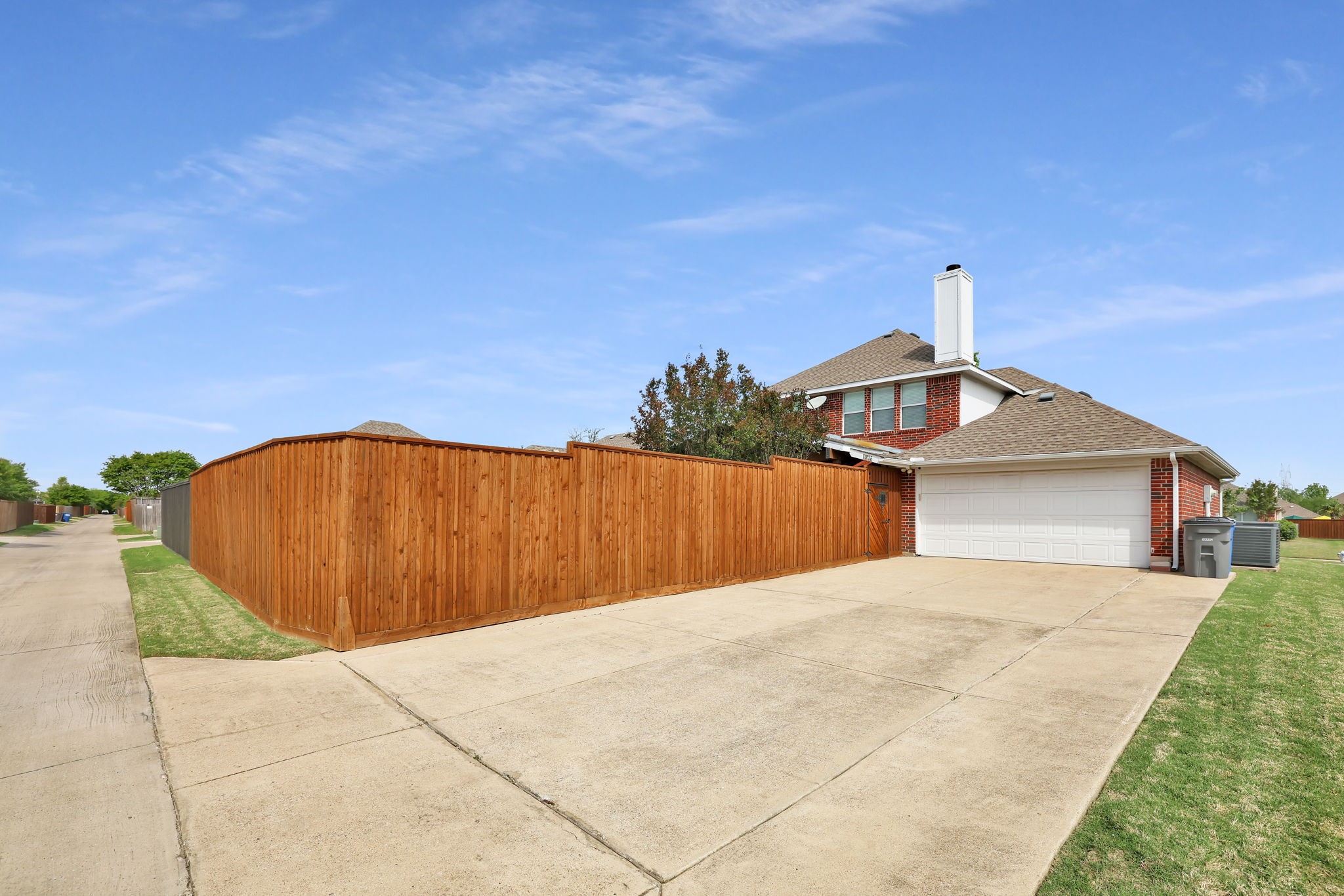 1216 Majestic Way
