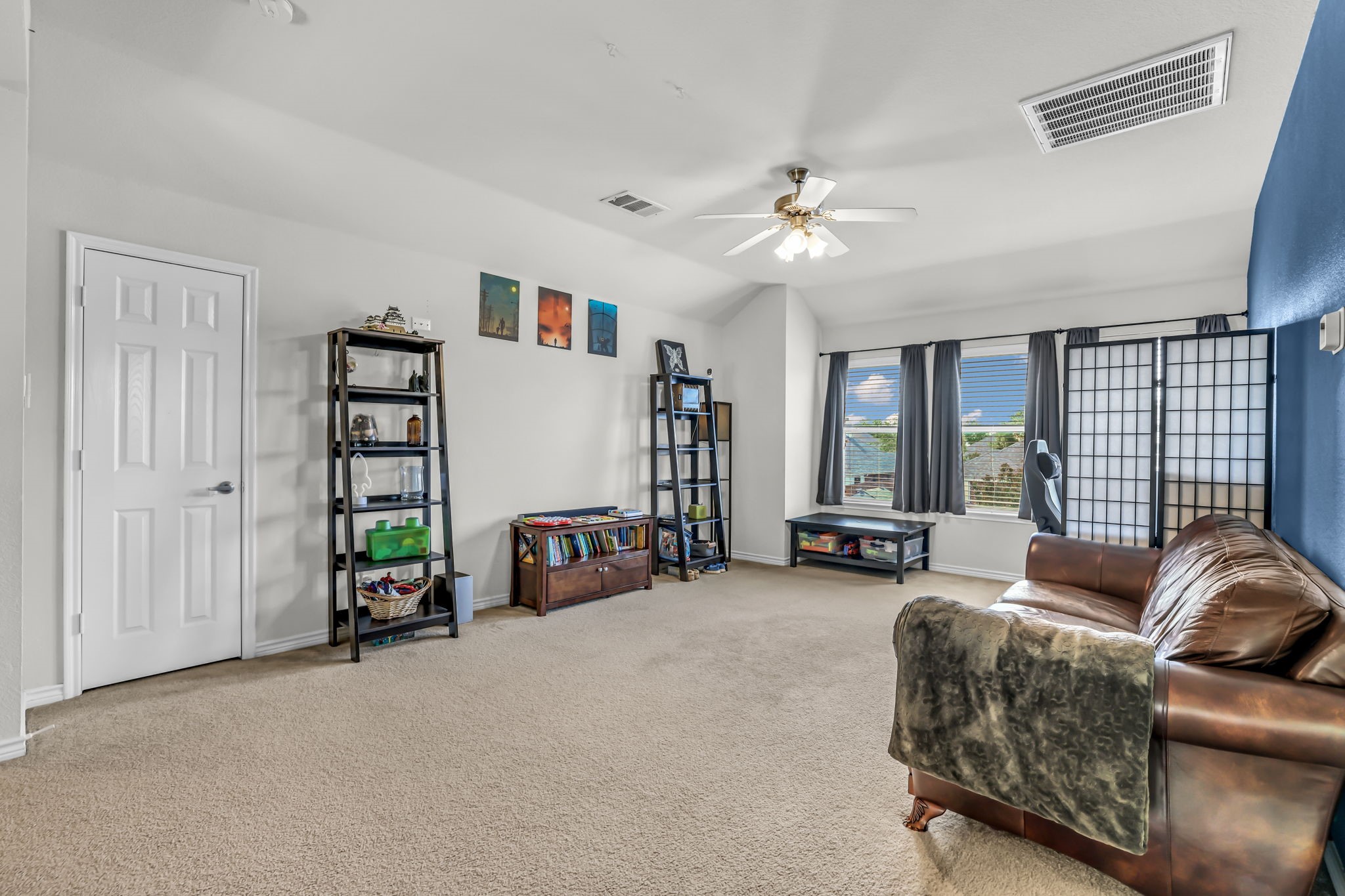 1216 Majestic Way
