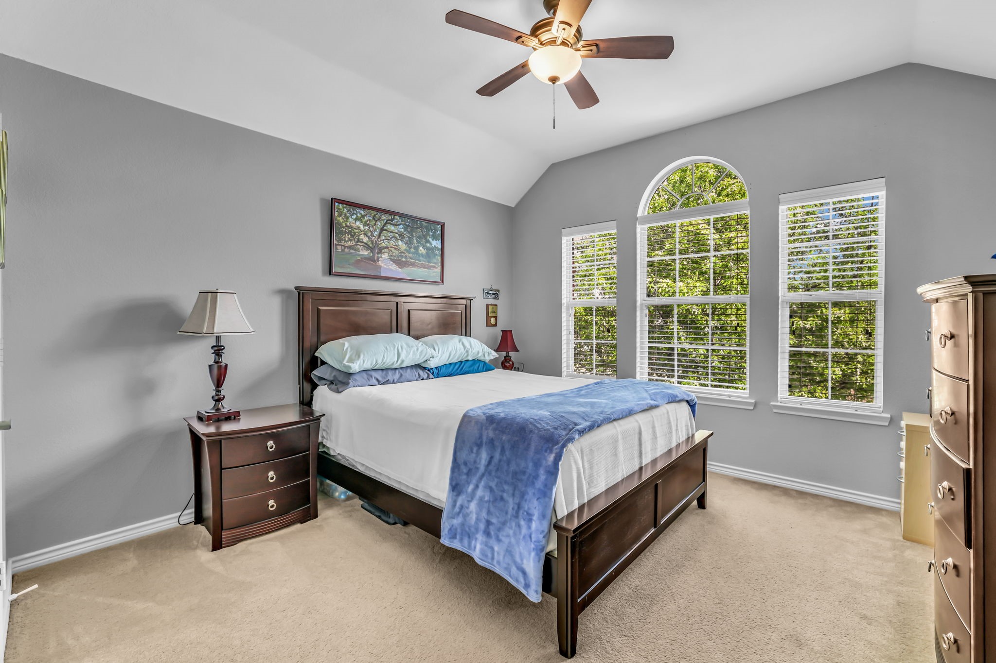 1216 Majestic Way