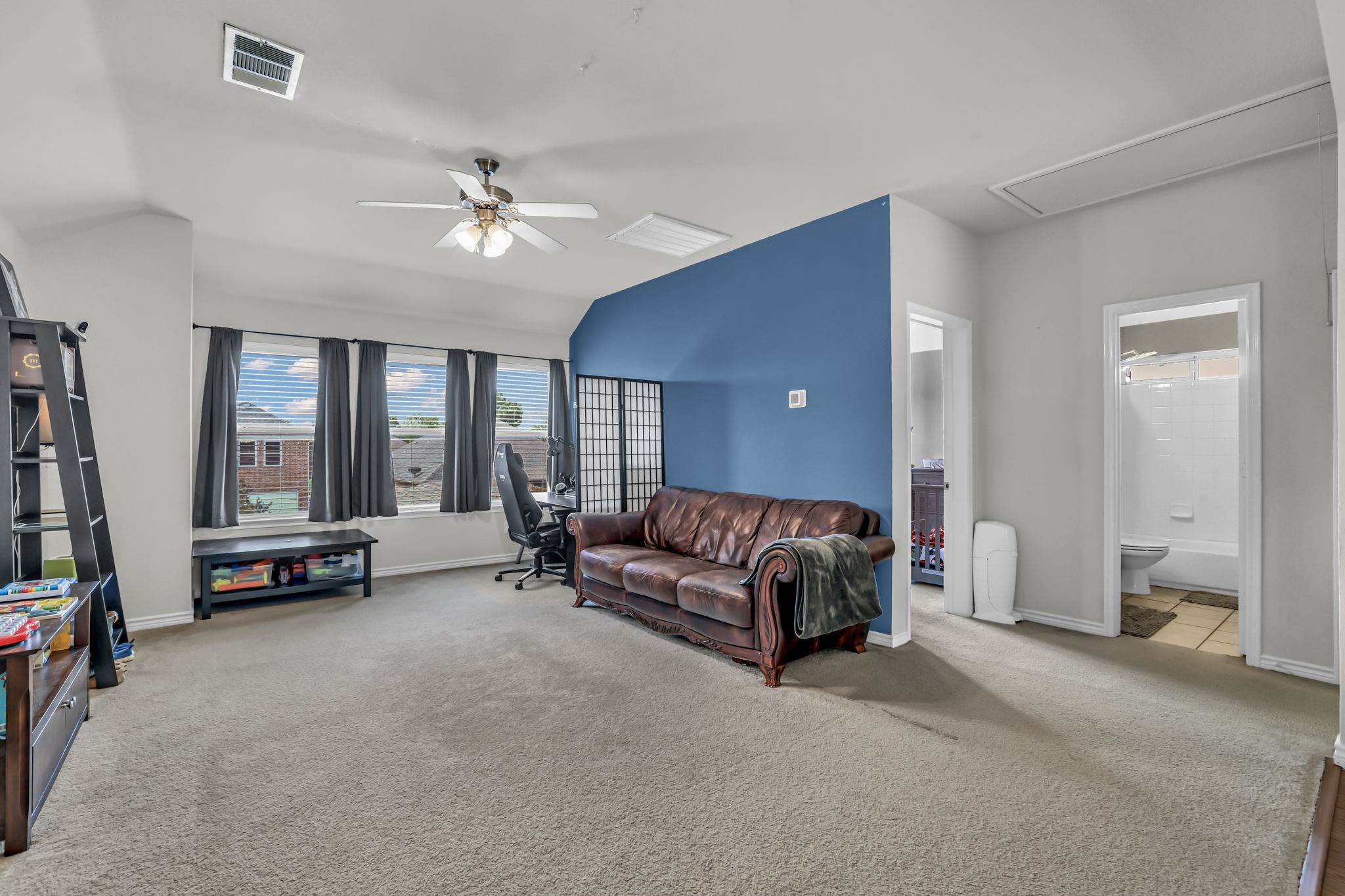 1216 Majestic Way