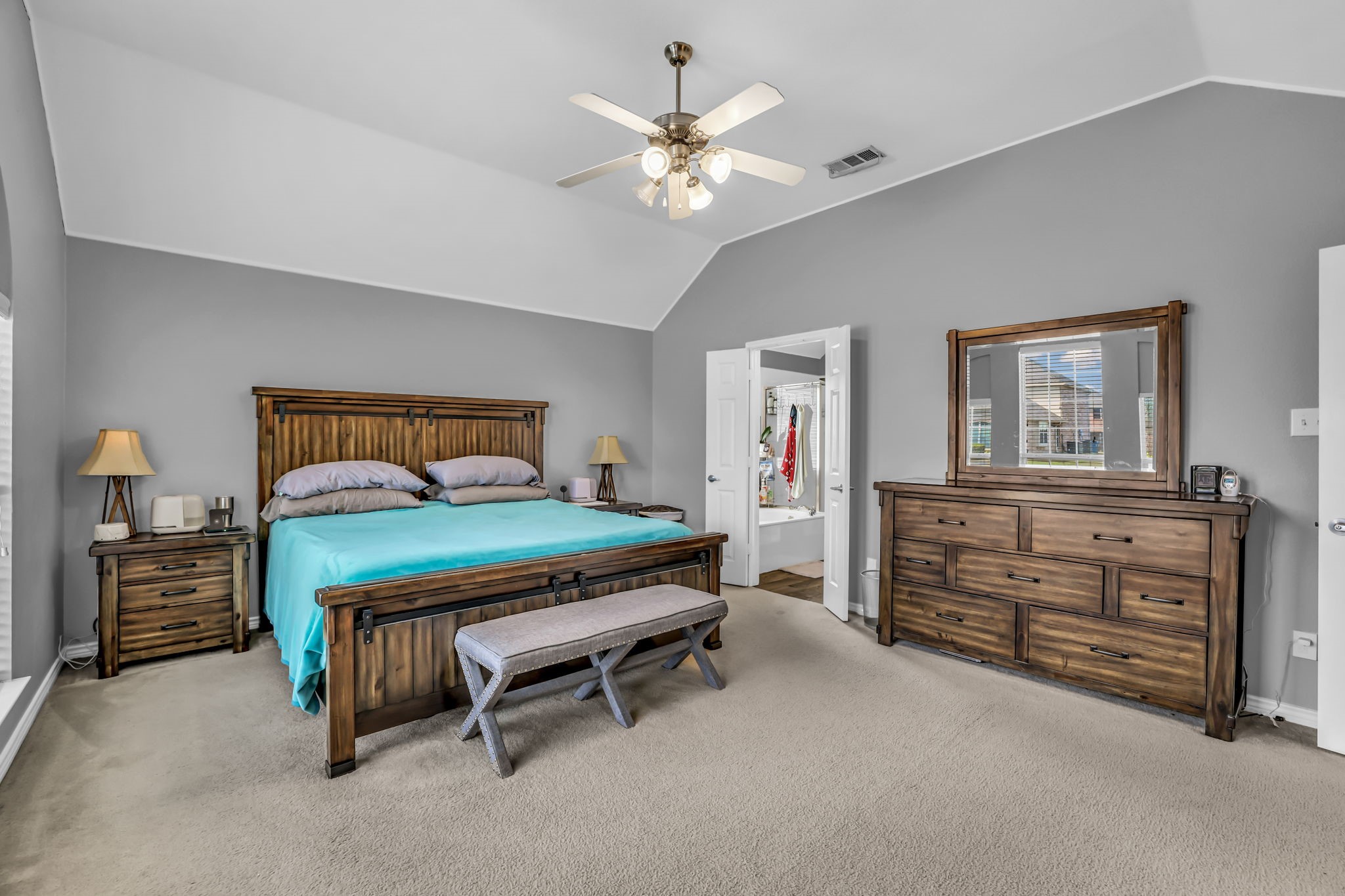 1216 Majestic Way
