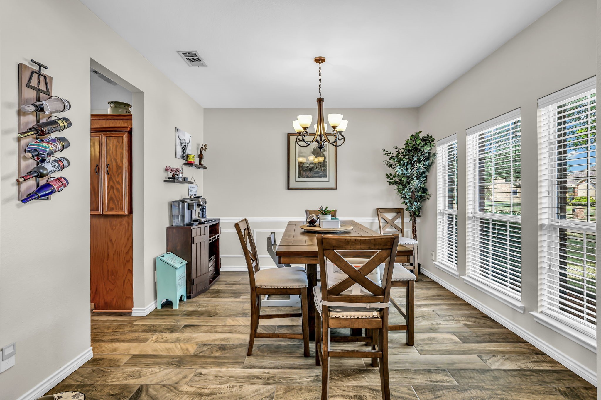 1216 Majestic Way
