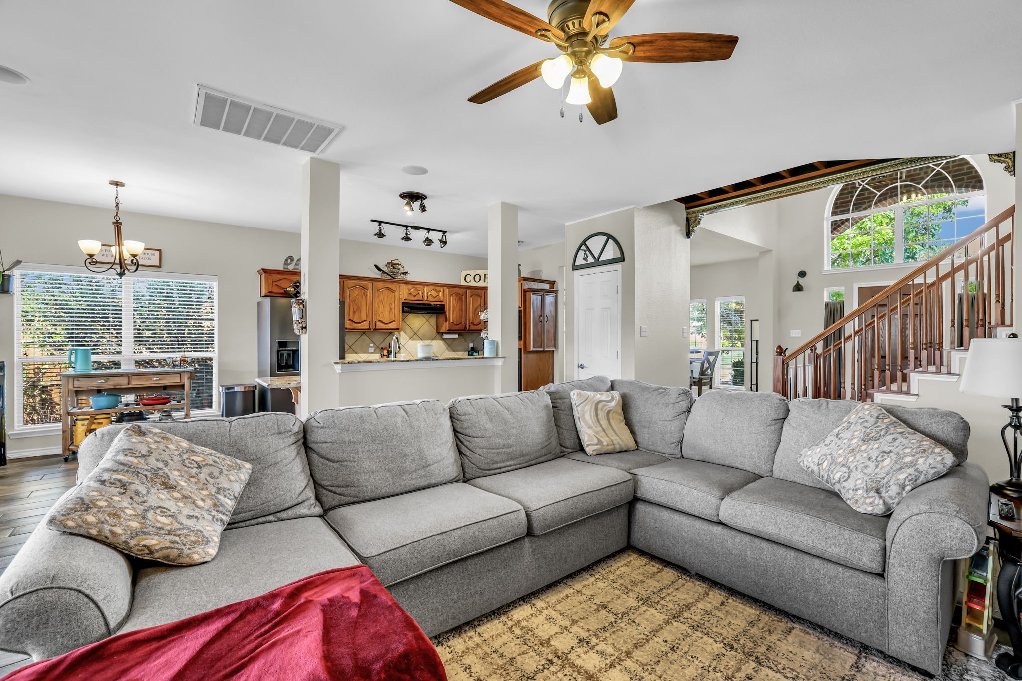 1216 Majestic Way