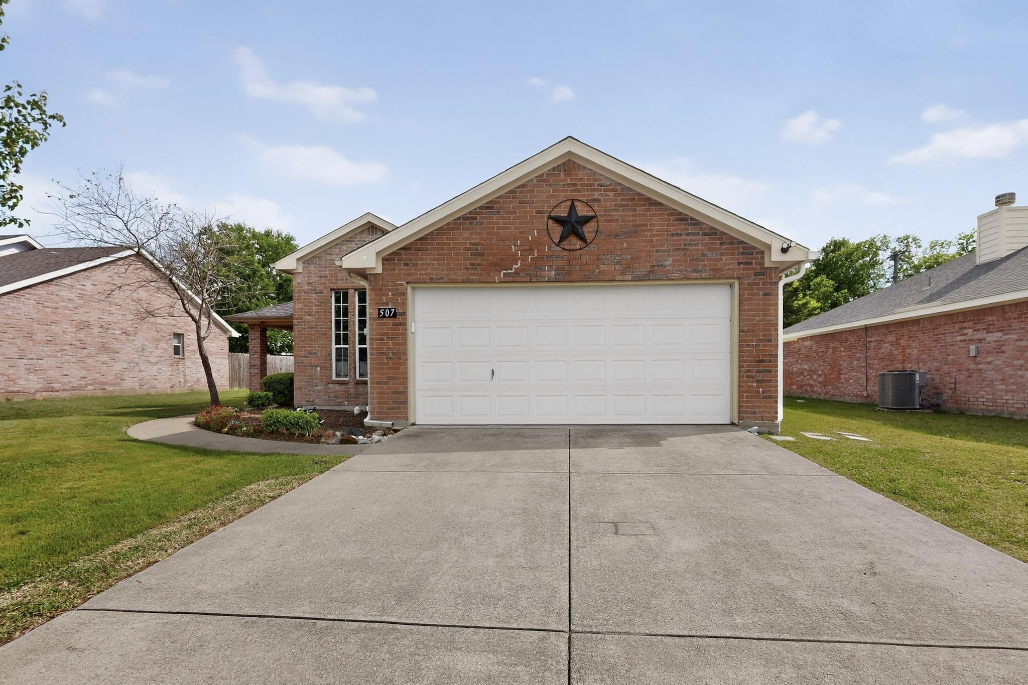 507 Oxford Loop