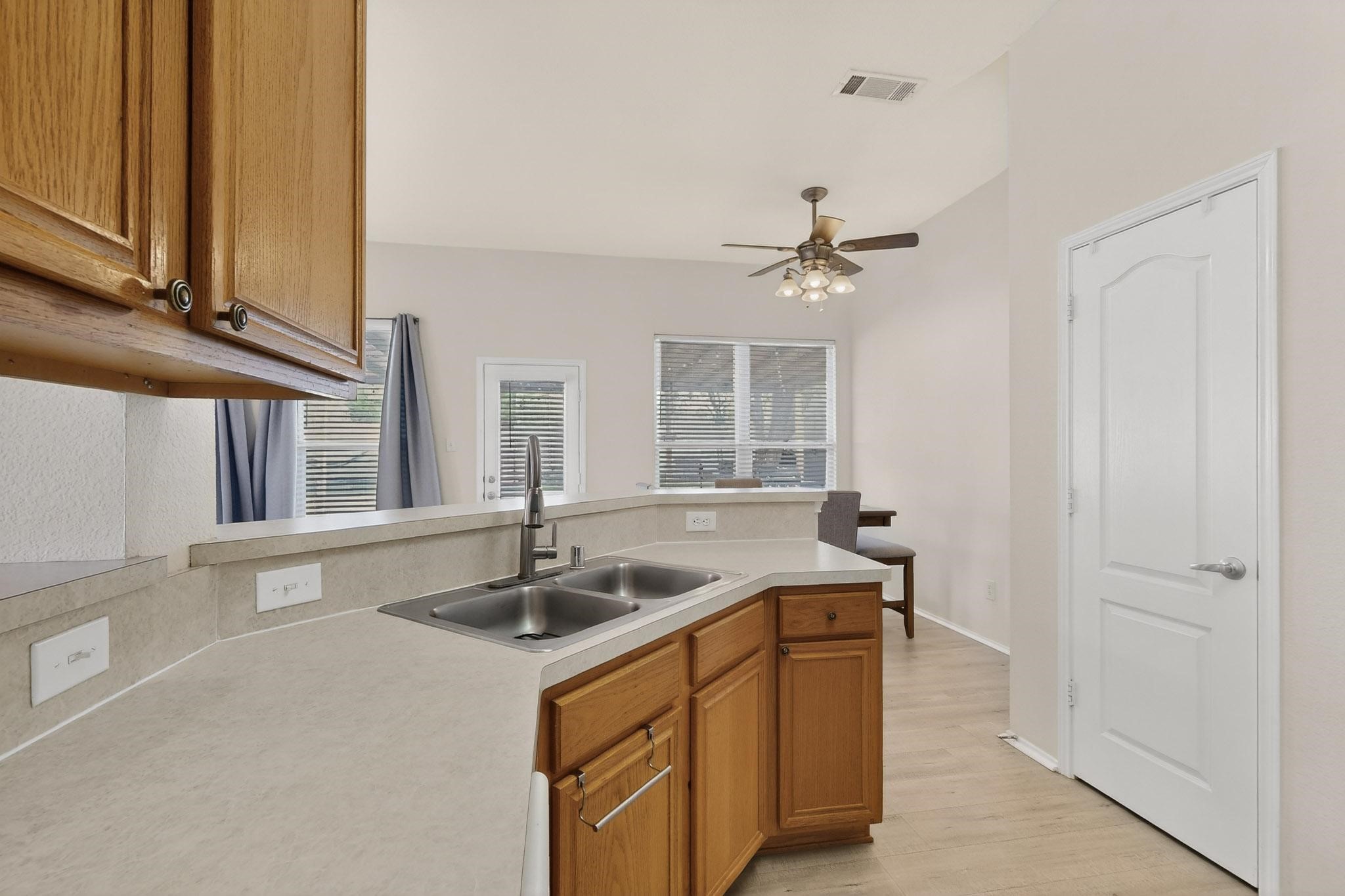 507 Oxford Loop