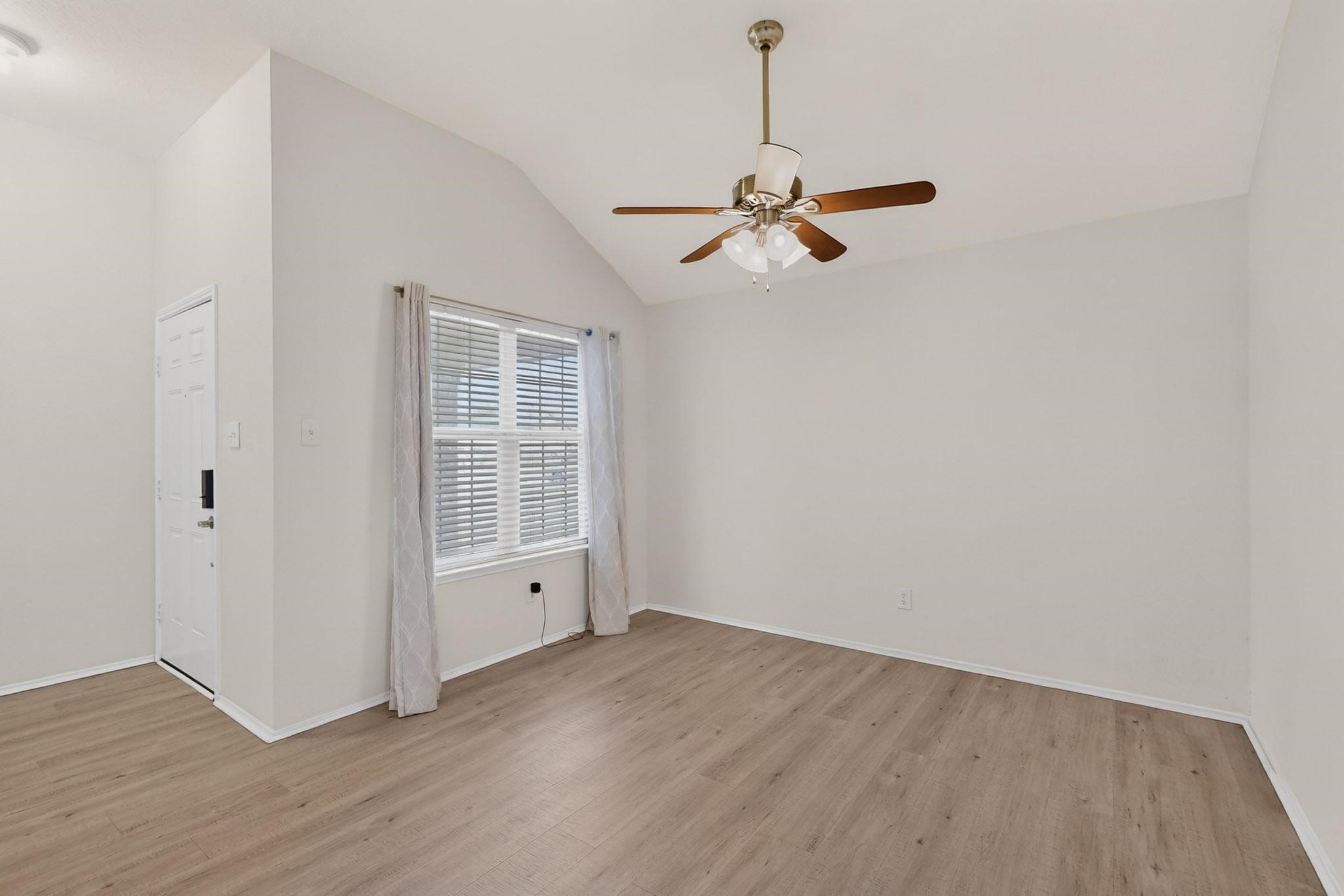 507 Oxford Loop
