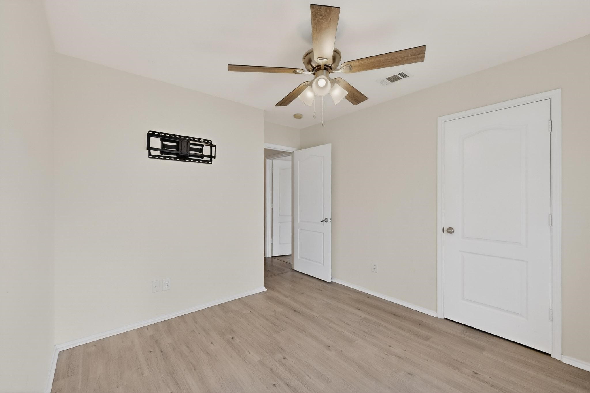 507 Oxford Loop