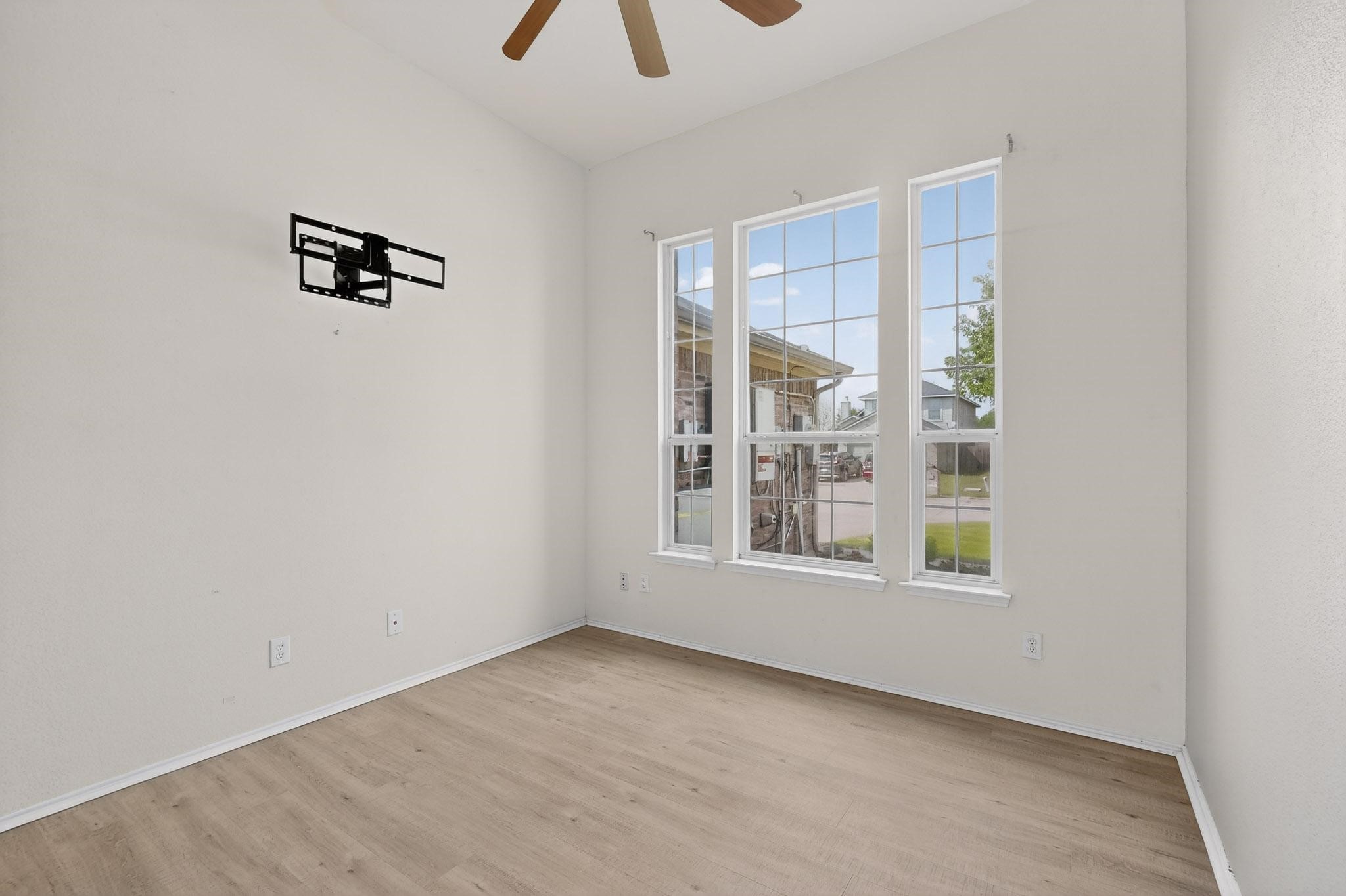 507 Oxford Loop