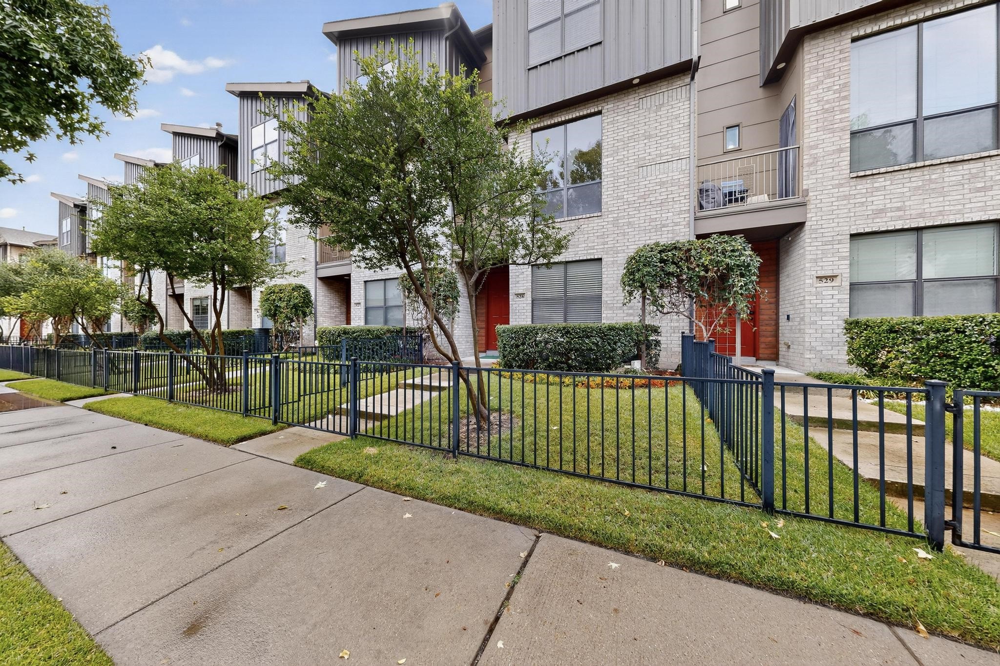 4211 Rawlins Street 528