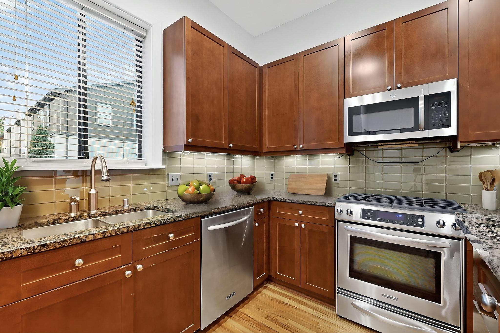 4211 Rawlins Street 528