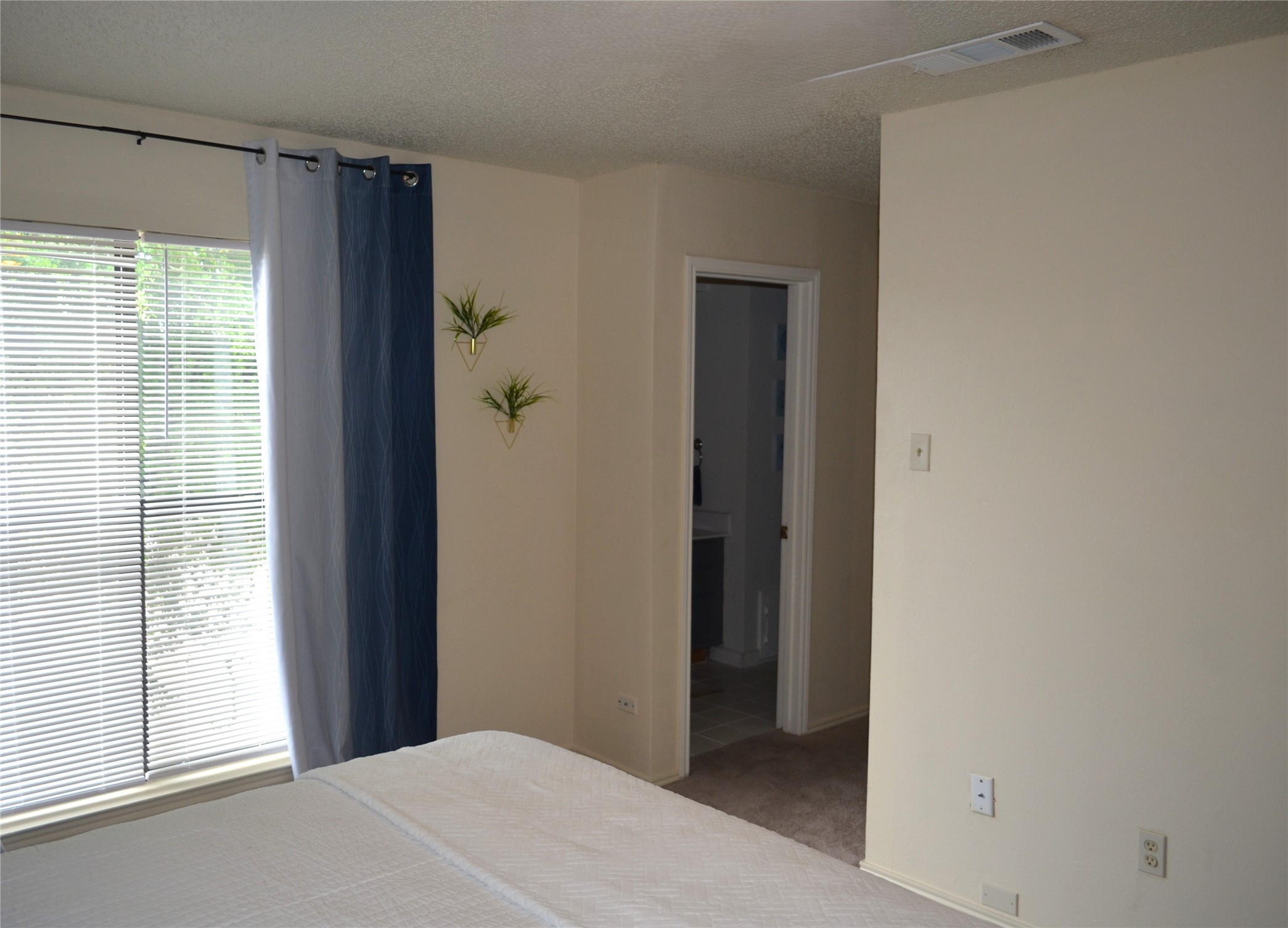 8404 Forest Lane 801