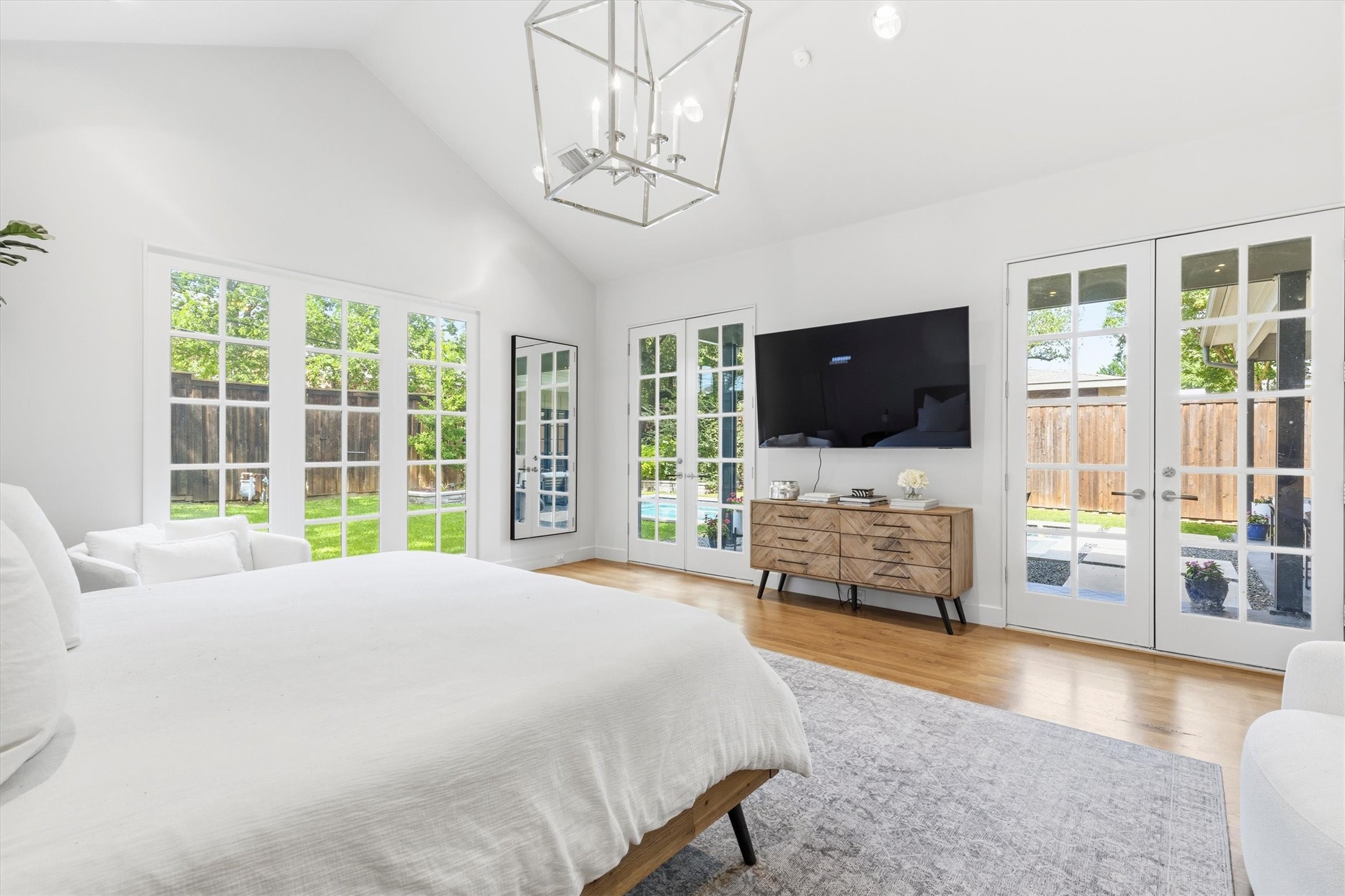 3867 Van Ness Lane