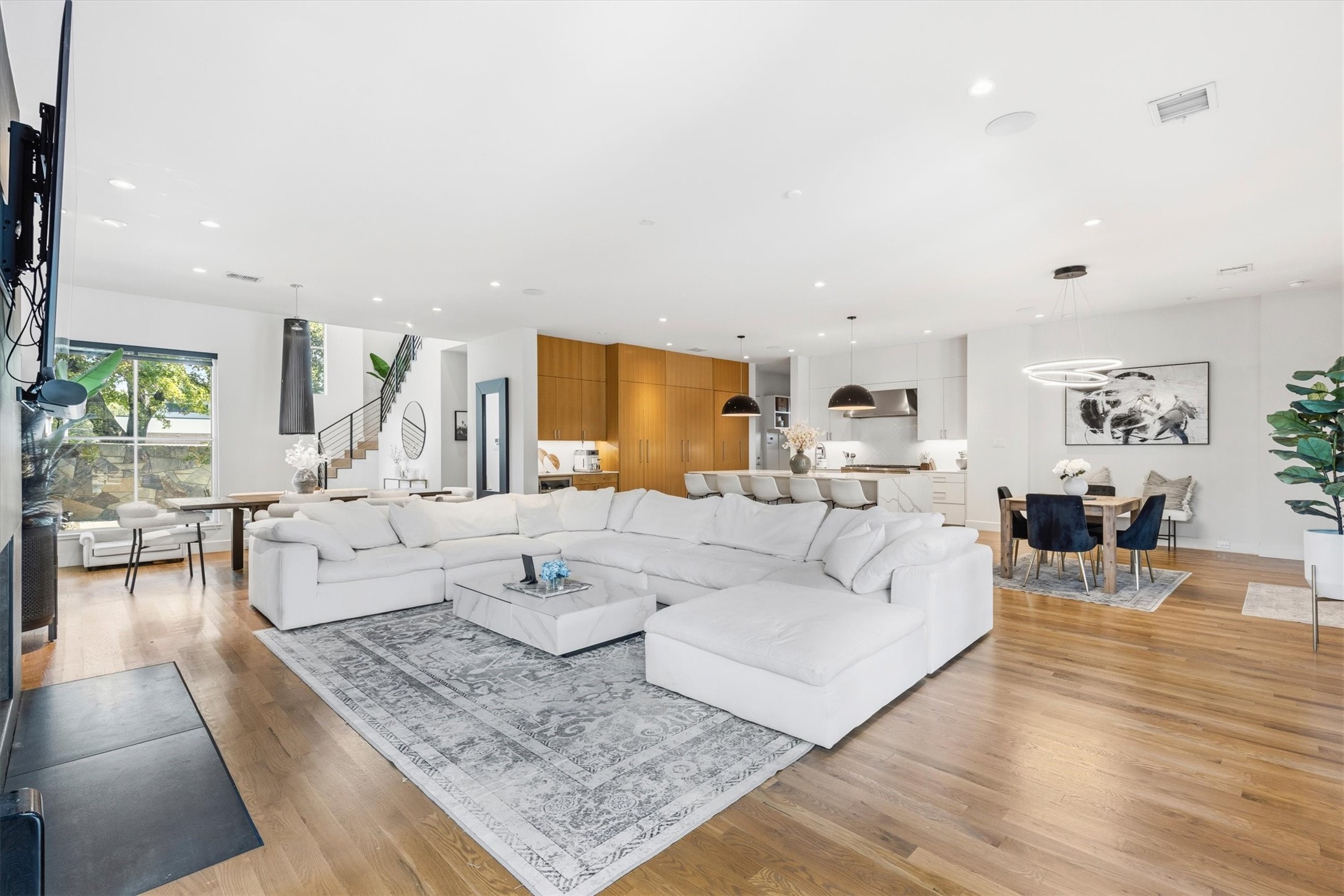 3867 Van Ness Lane