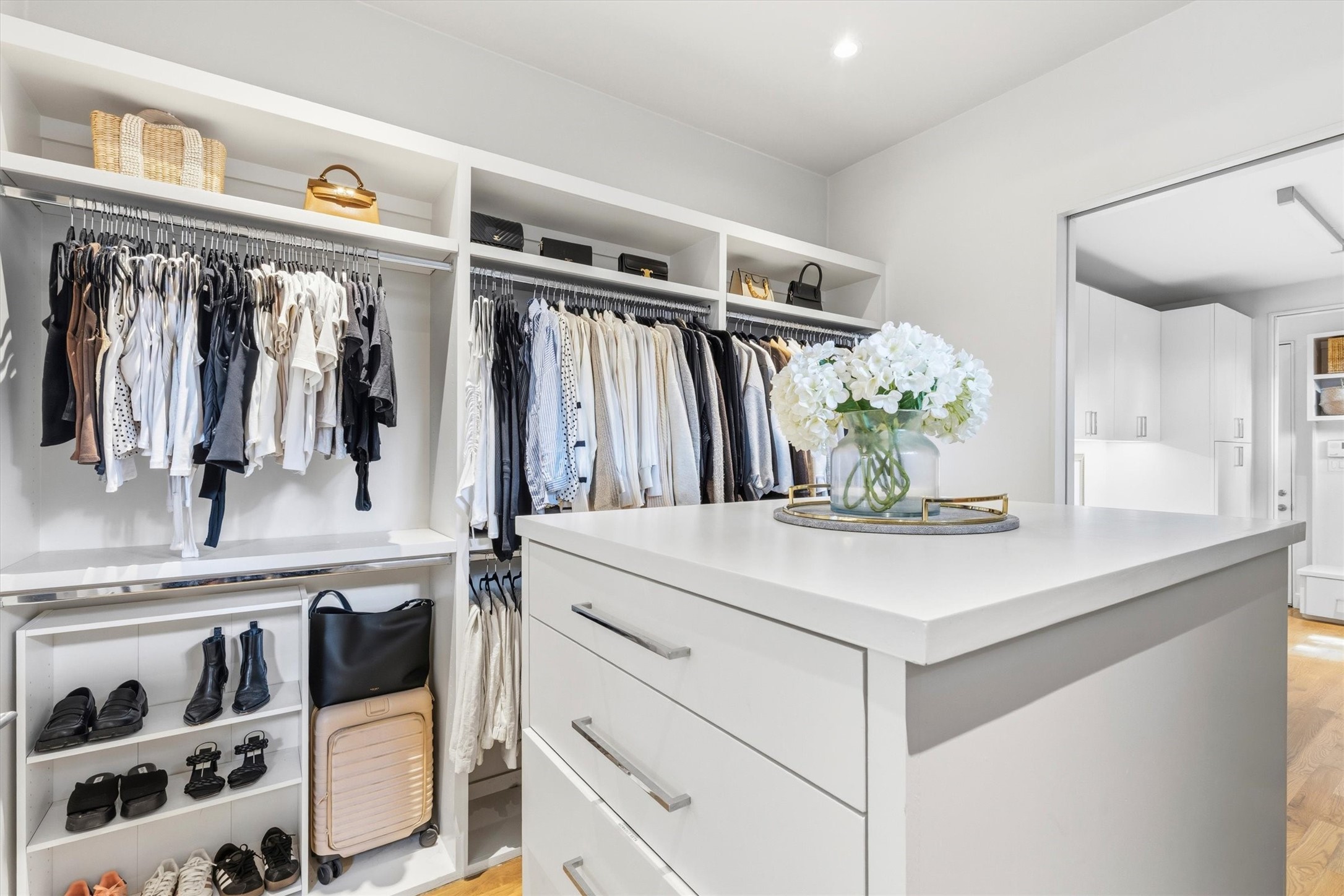 3867 Van Ness Lane