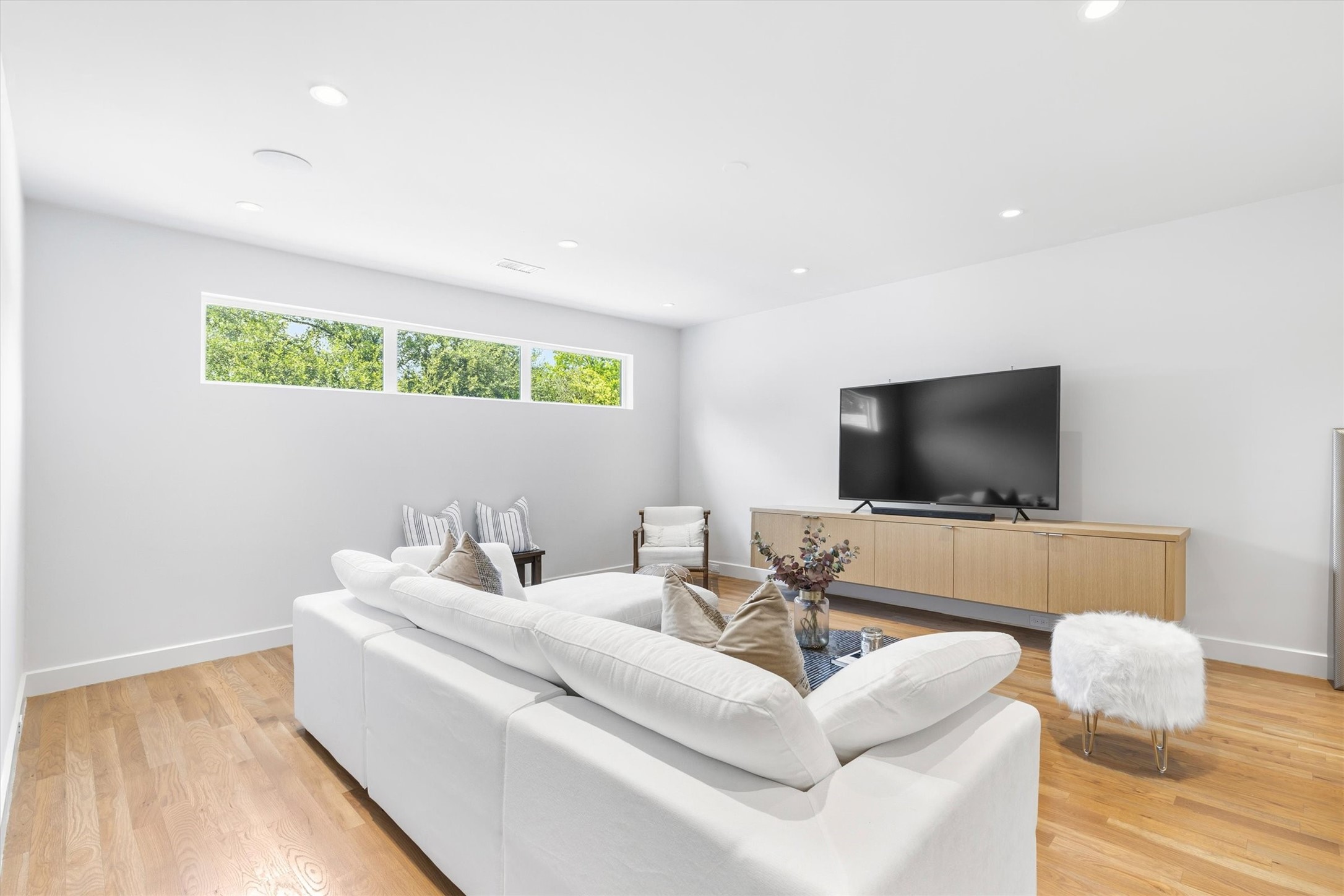 3867 Van Ness Lane