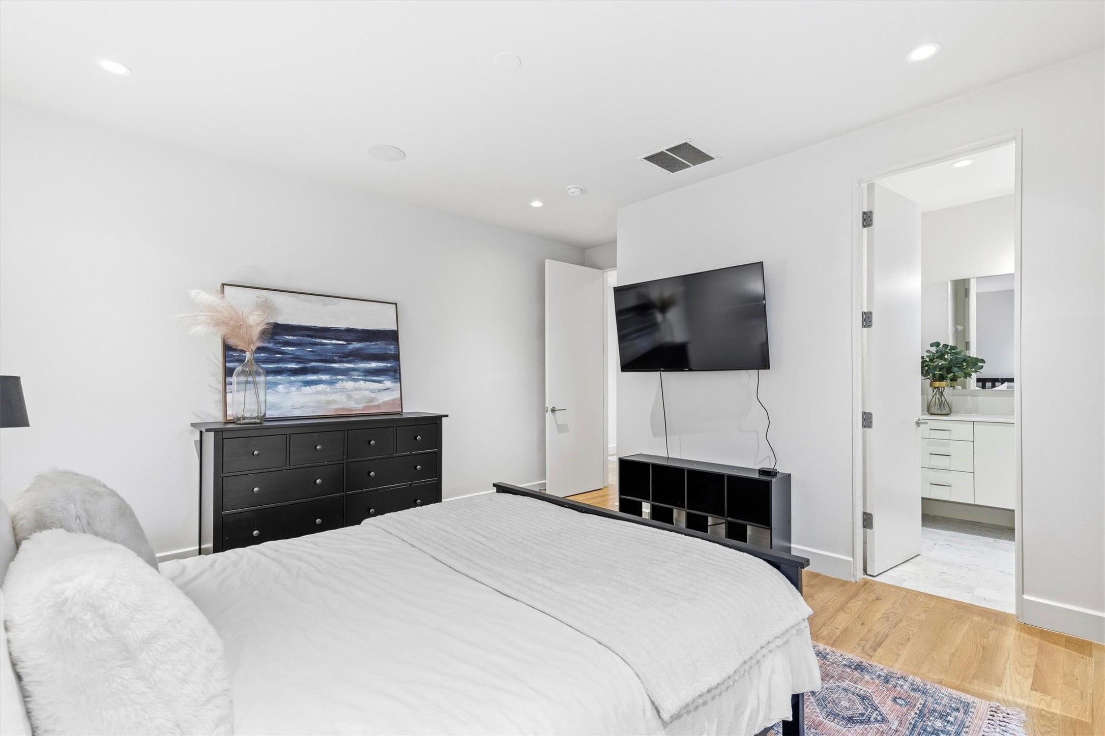 3867 Van Ness Lane