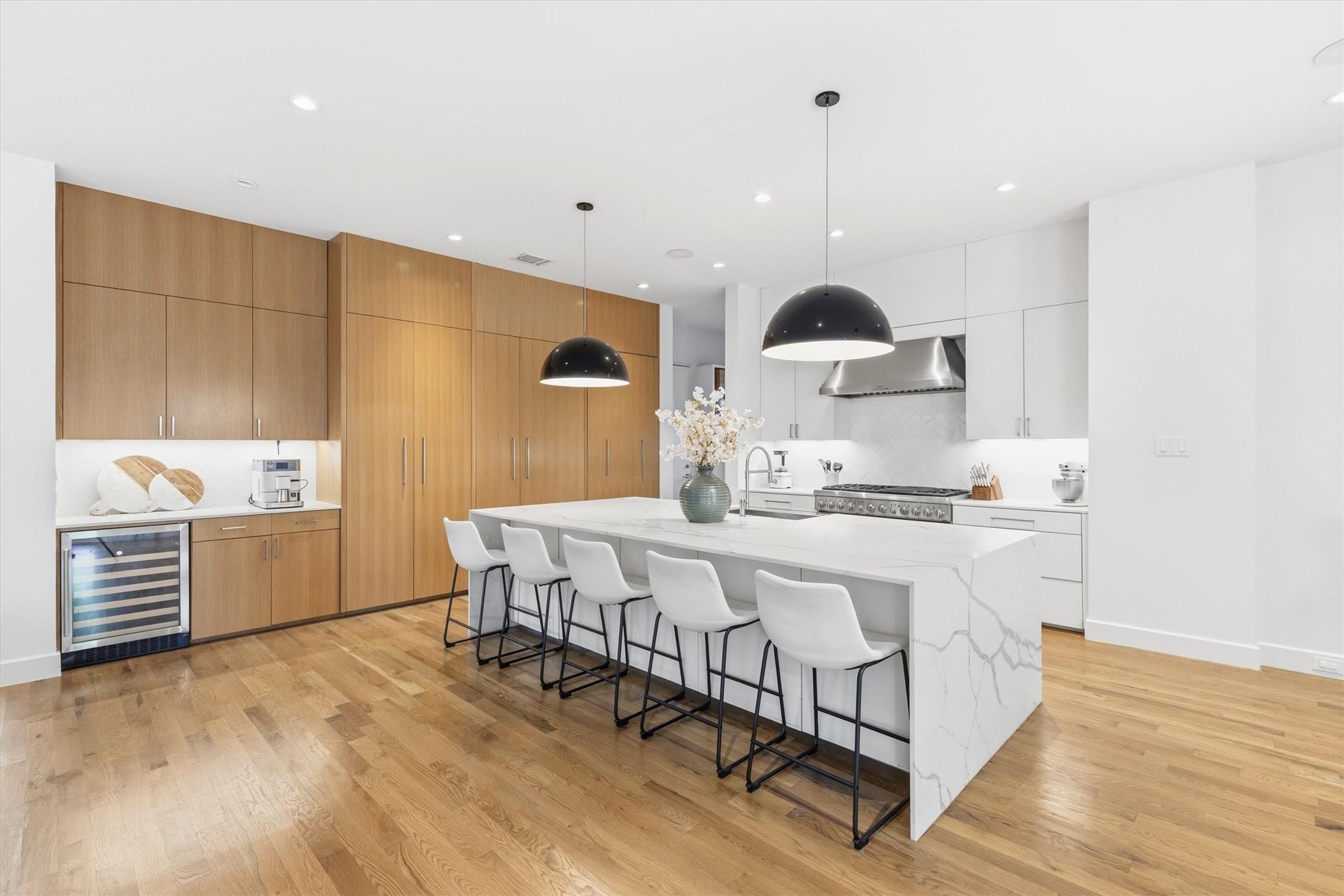 3867 Van Ness Lane