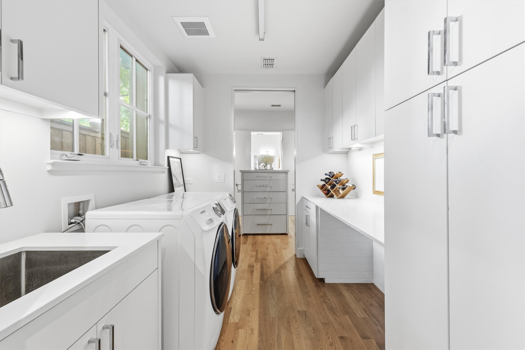 3867 Van Ness Lane