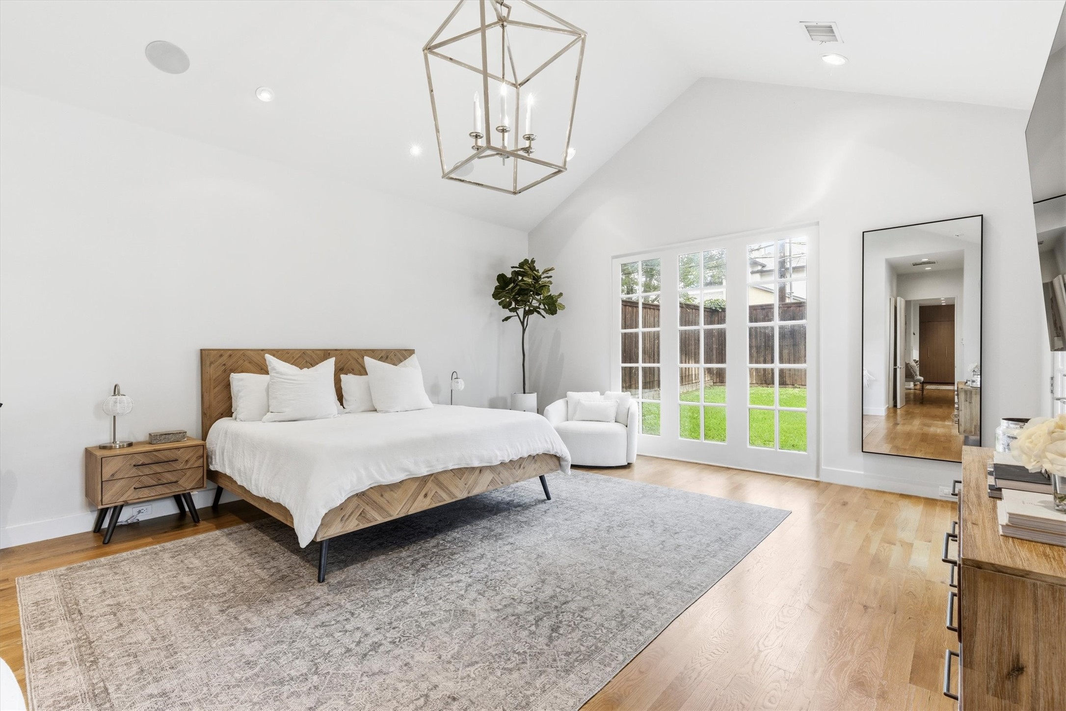 3867 Van Ness Lane