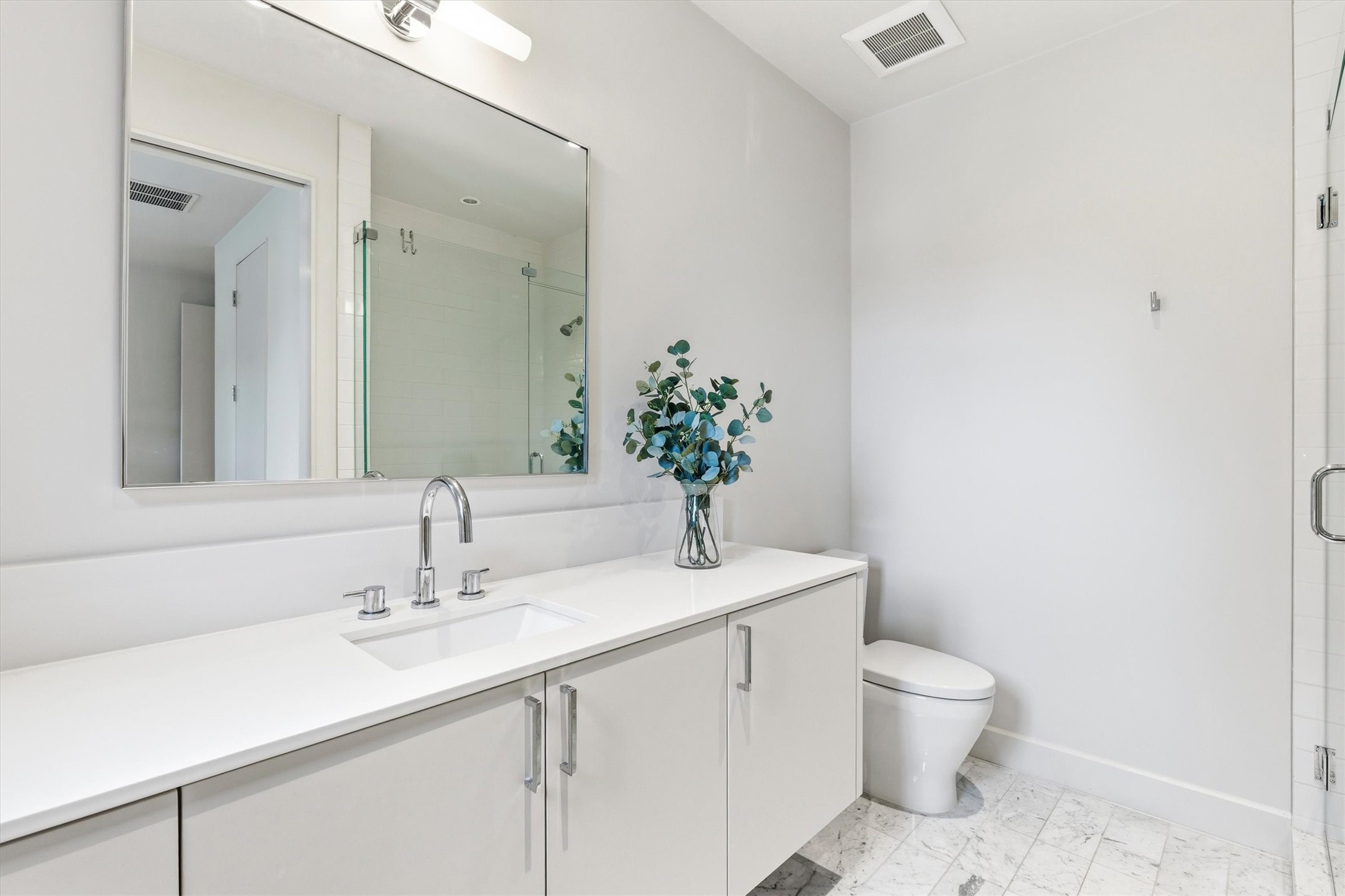 3867 Van Ness Lane