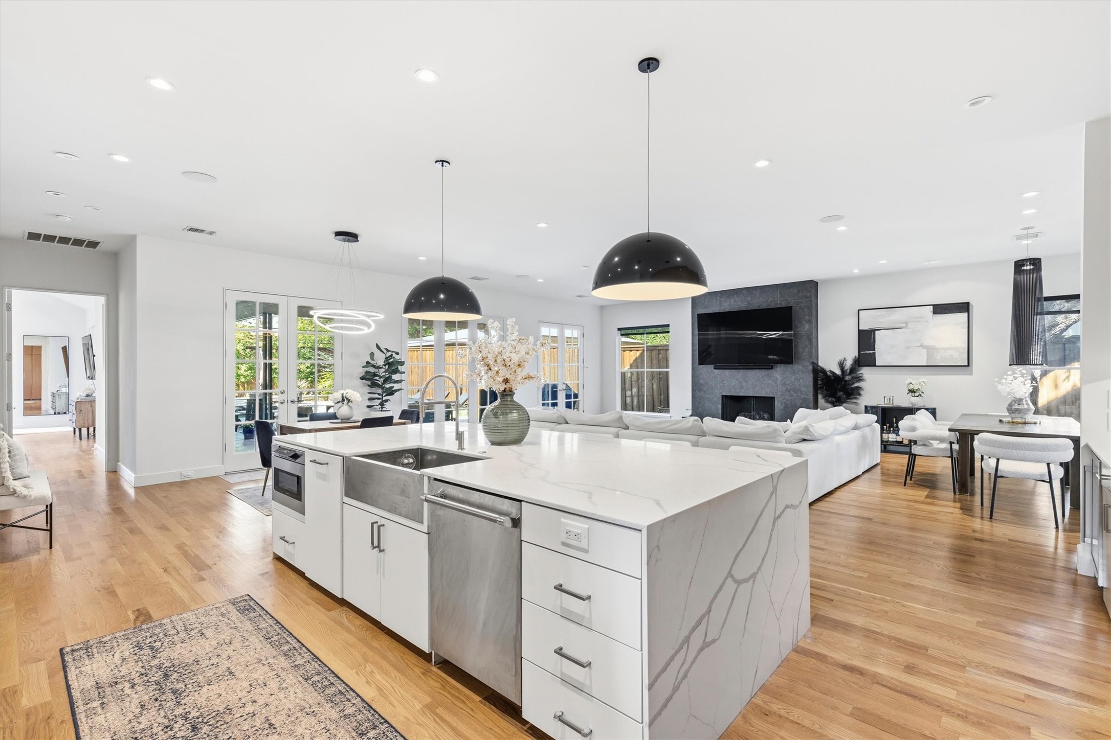 3867 Van Ness Lane