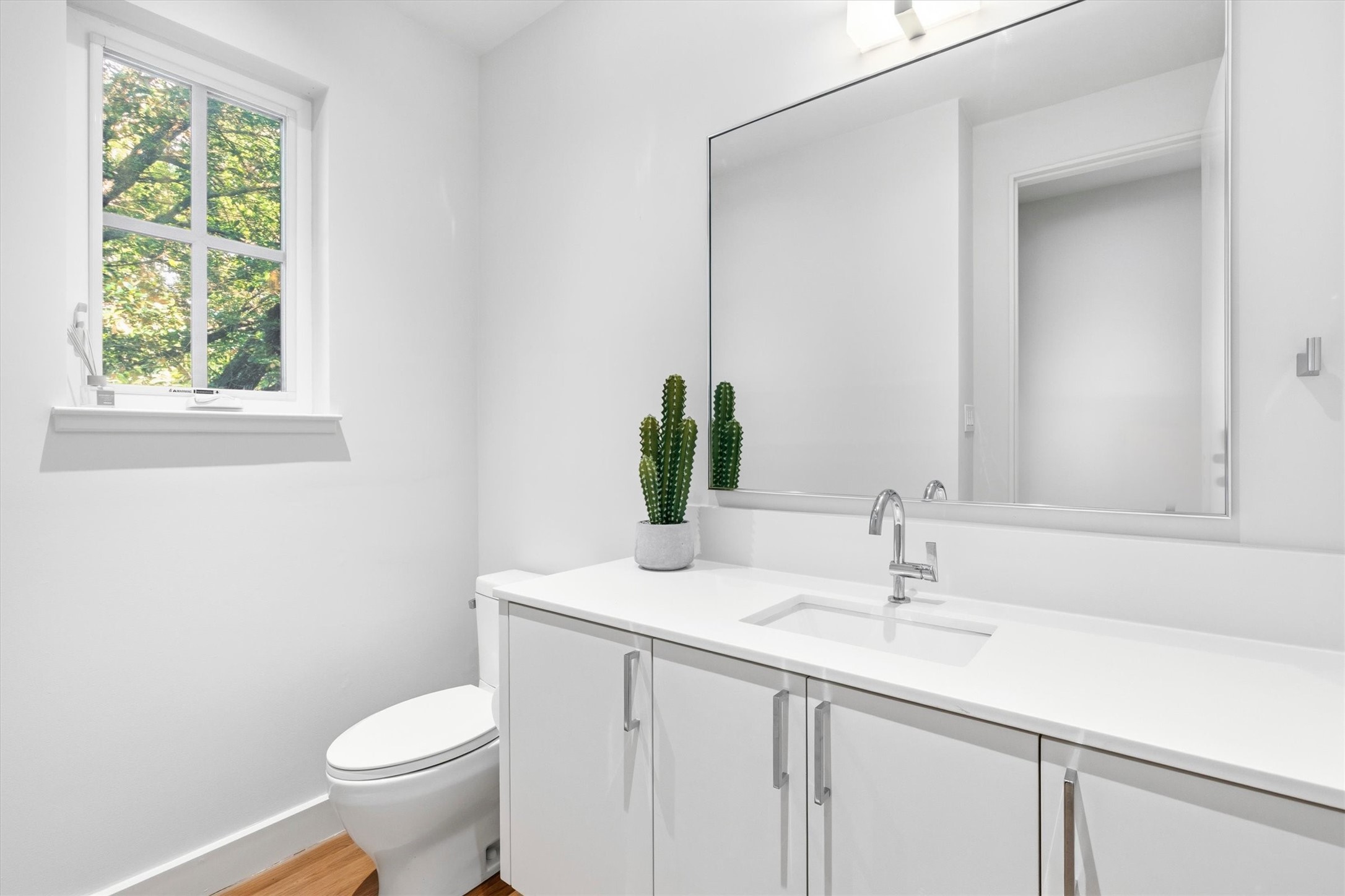 3867 Van Ness Lane