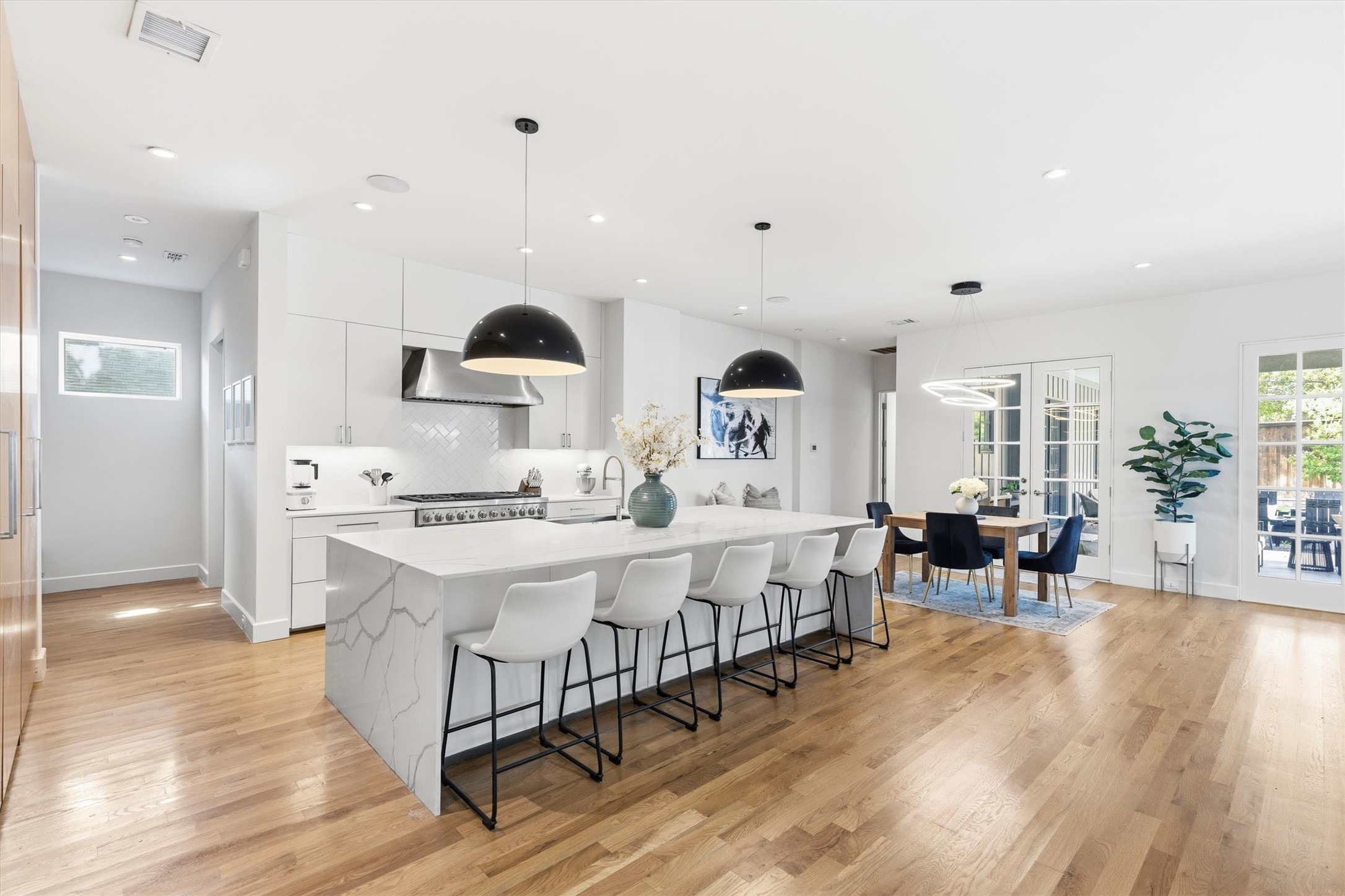 3867 Van Ness Lane