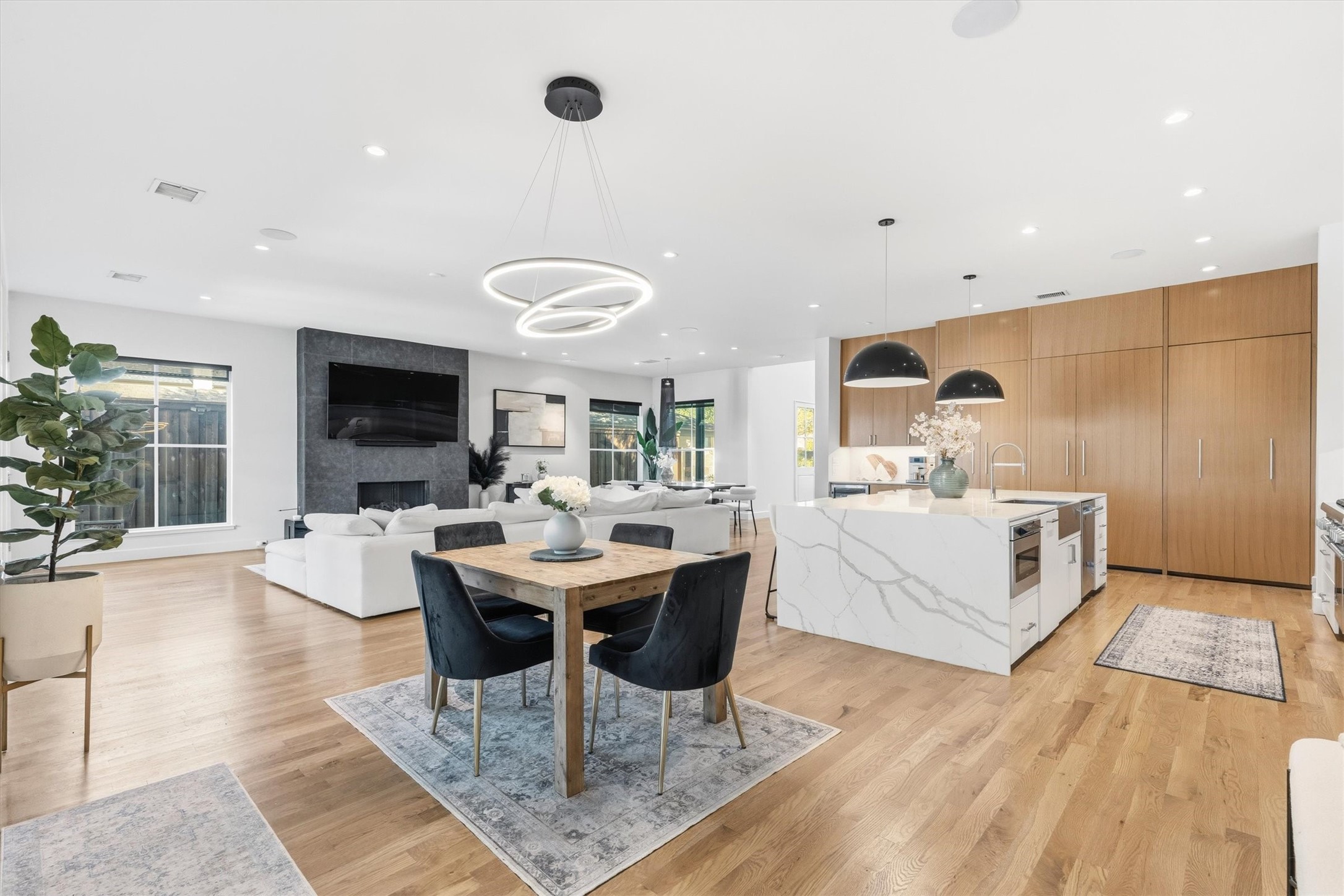 3867 Van Ness Lane