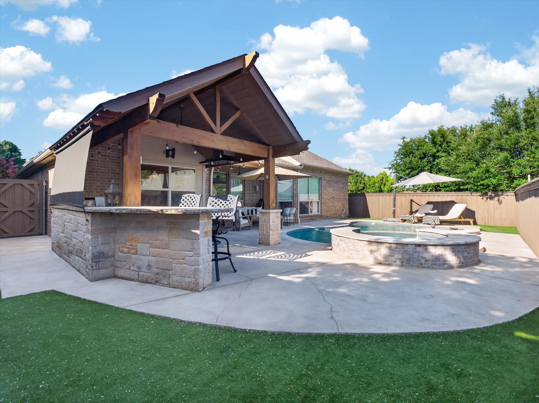 4201 Oxbow Drive