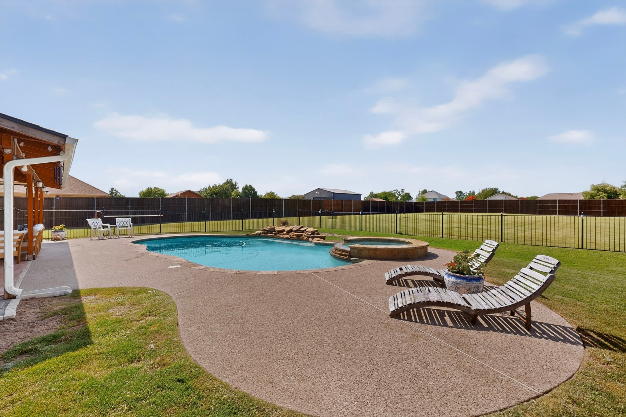 2336 Saddlebrook Lane