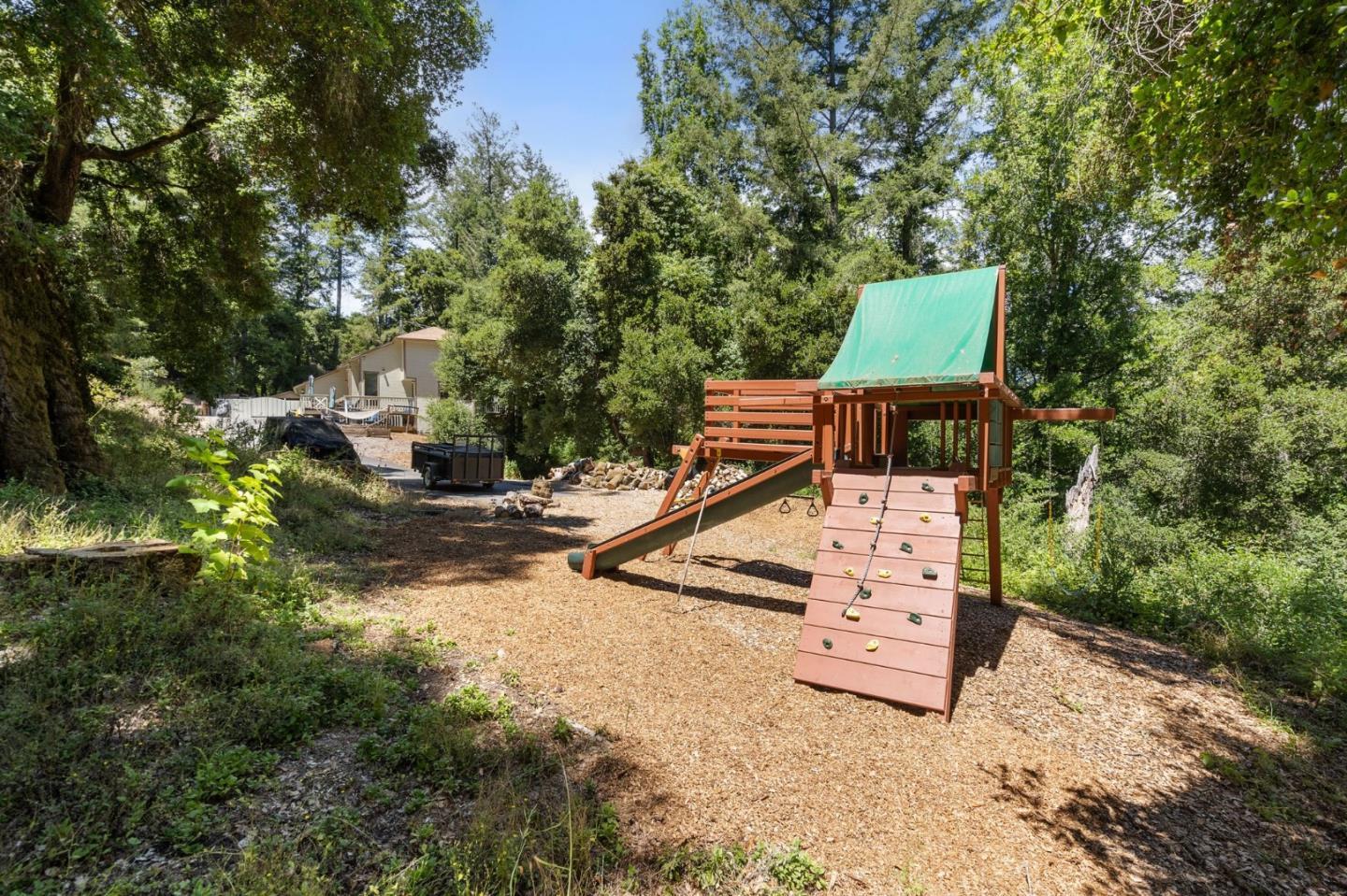 8946 Alpine RD