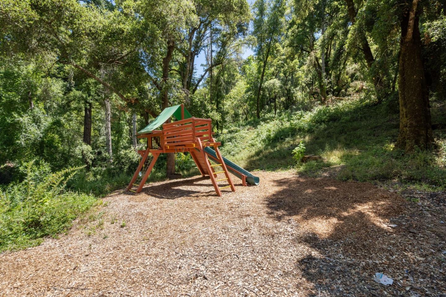 8946 Alpine RD