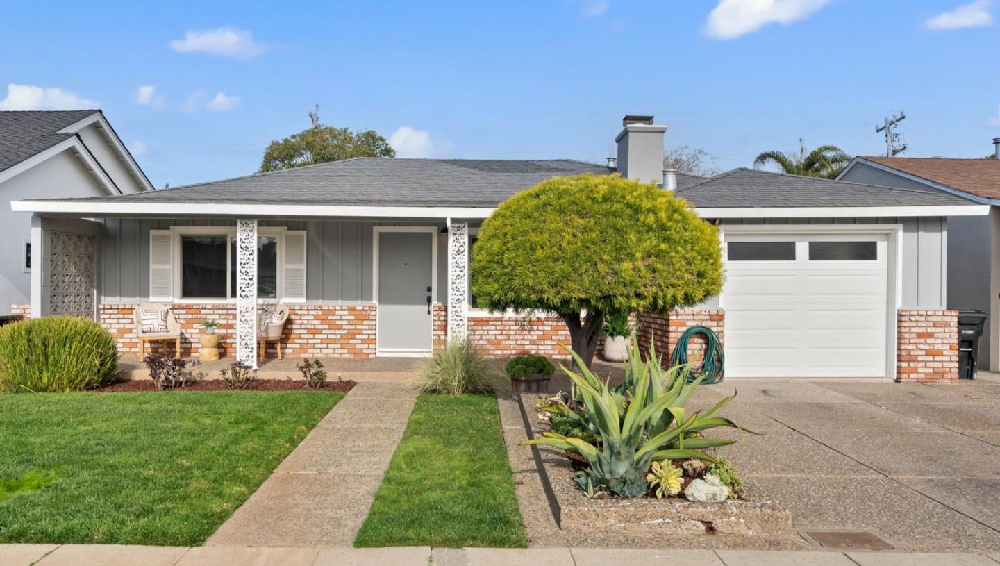3989 Martin DR