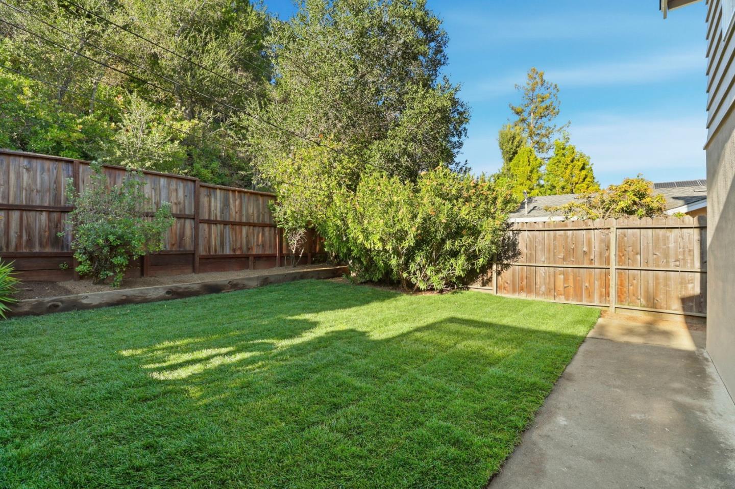 3722 Red Oak Way
