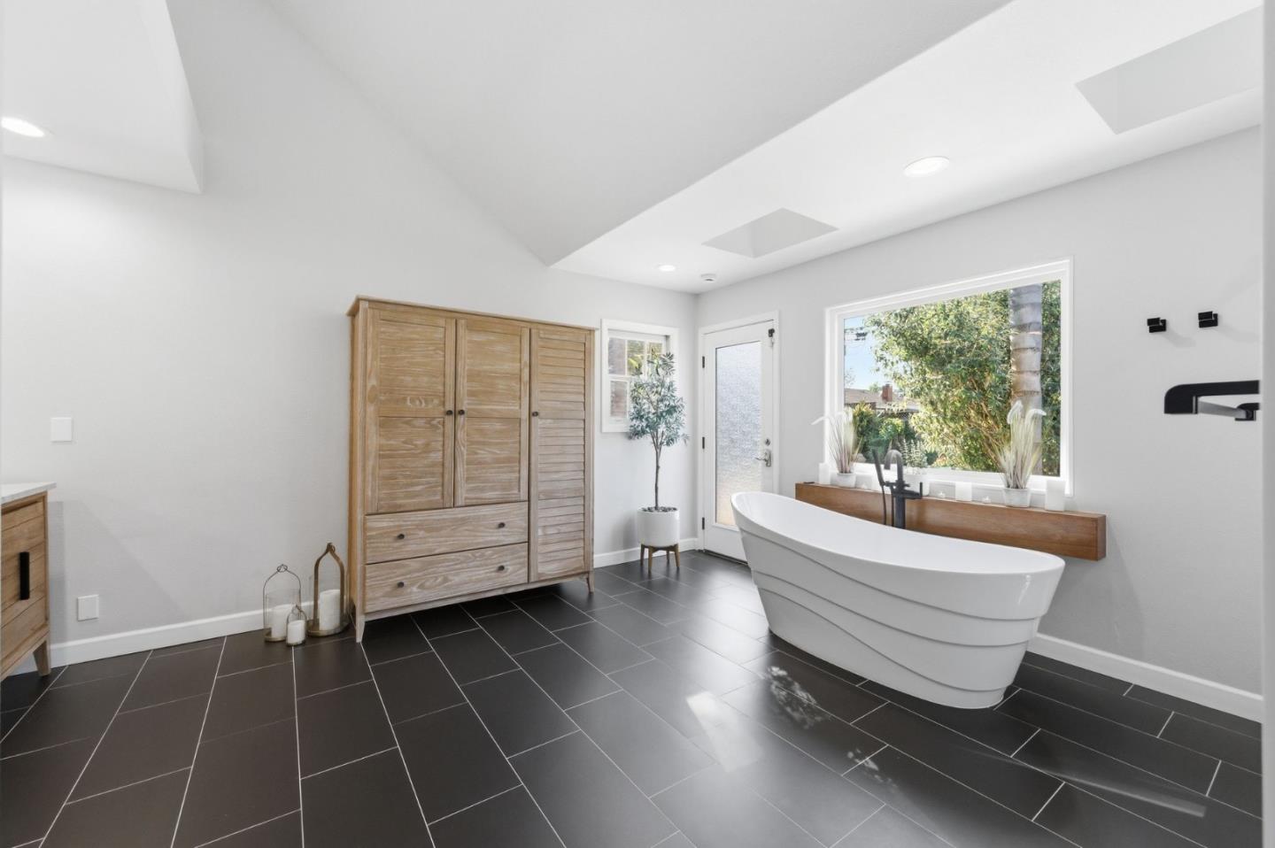 1482 Ridgeley Drive